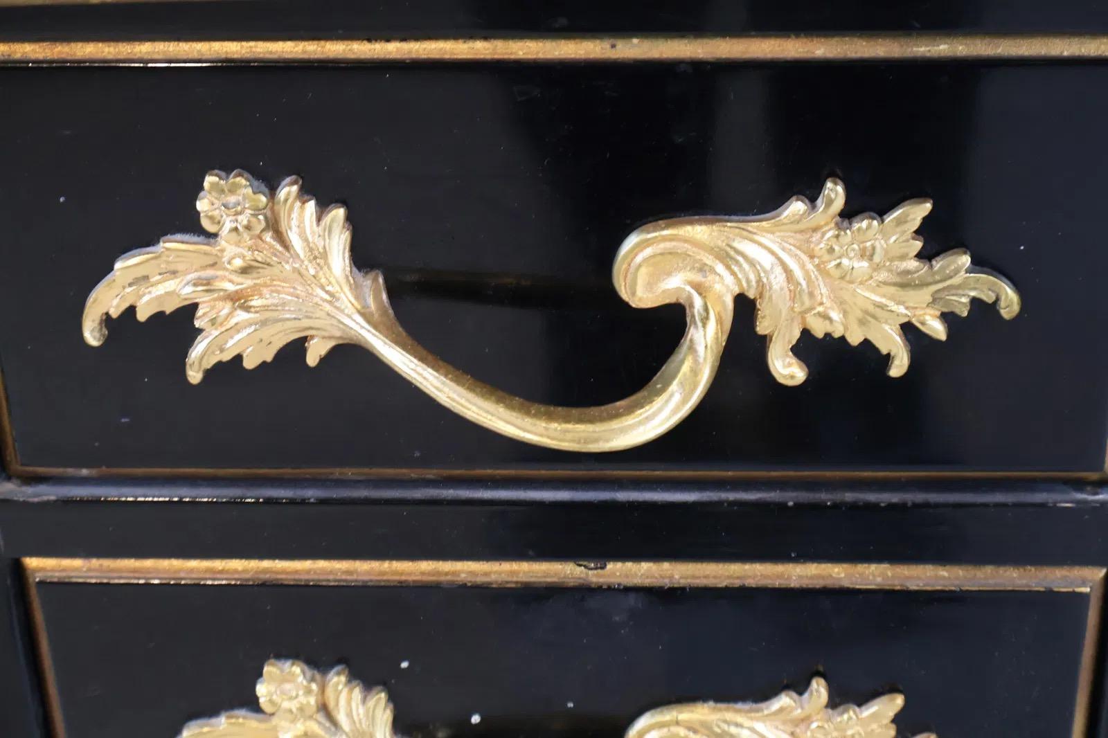 Französischer schwarz ebonisierter Bureau-Schreibtisch im Louis-XV-Stil mit Lederplatte von Bodart (Unbekannt) im Angebot