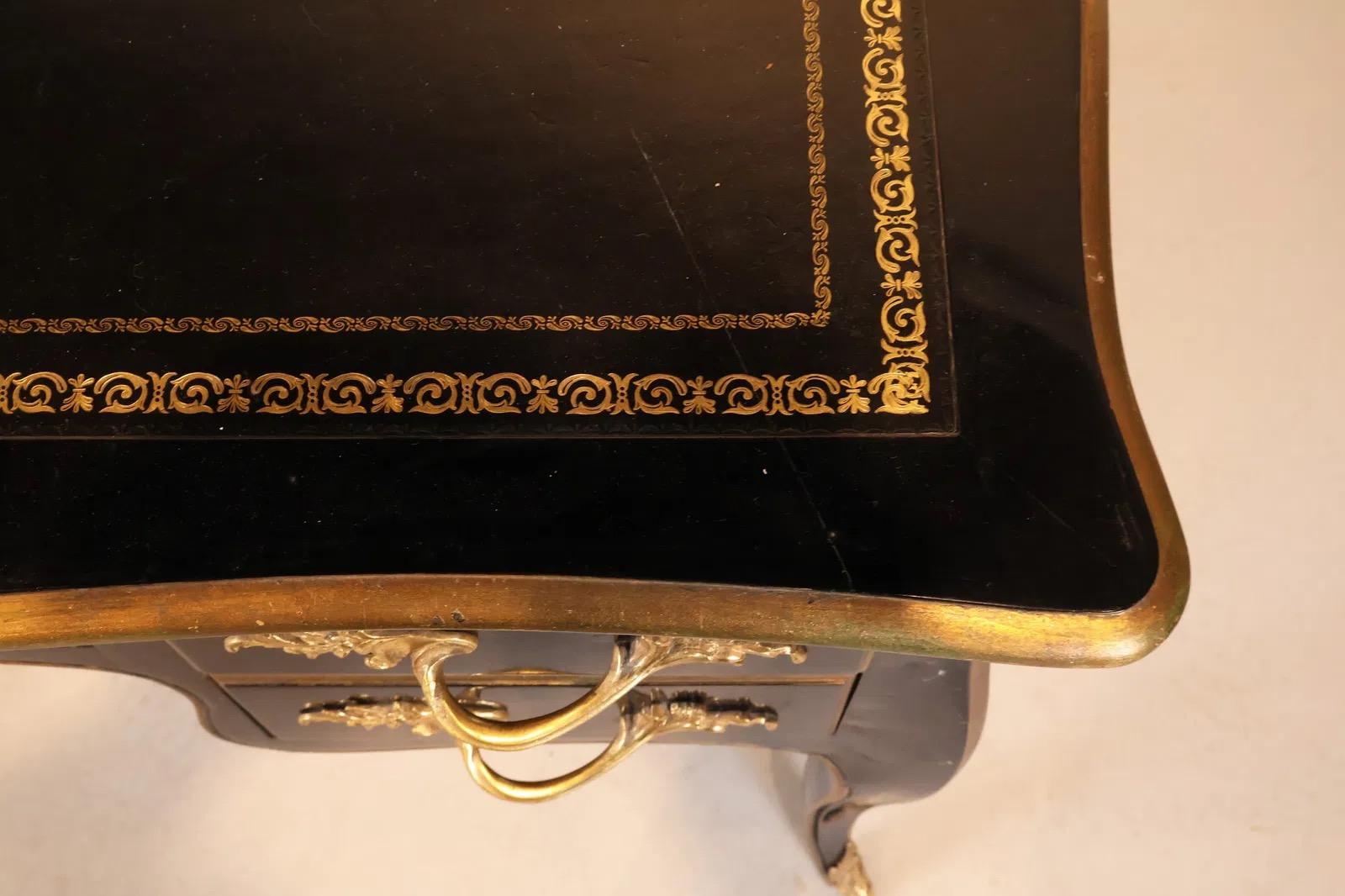 Französischer schwarz ebonisierter Bureau-Schreibtisch im Louis-XV-Stil mit Lederplatte von Bodart (Messing) im Angebot