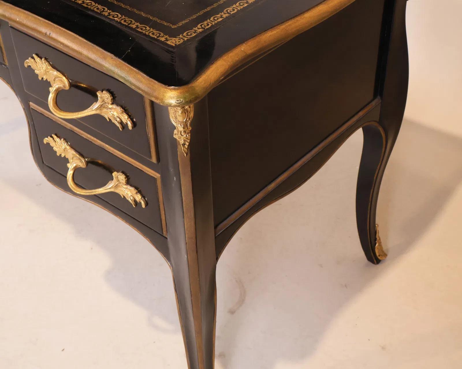 Französischer schwarz ebonisierter Bureau-Schreibtisch im Louis-XV-Stil mit Lederplatte von Bodart im Angebot 1