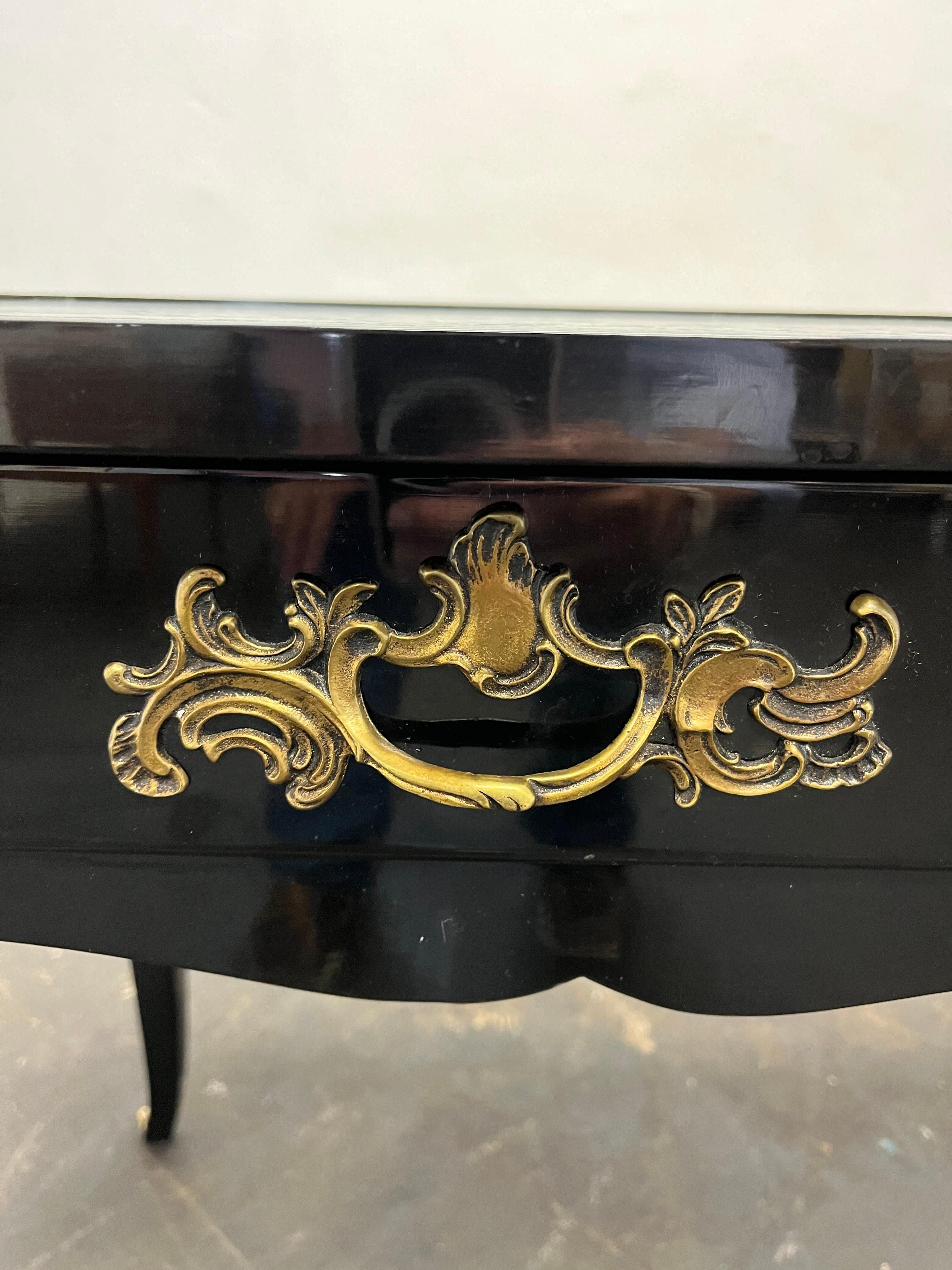 French Louis XV Black Lacquered Desk with Black Leather Top by Bodart For Sale 2