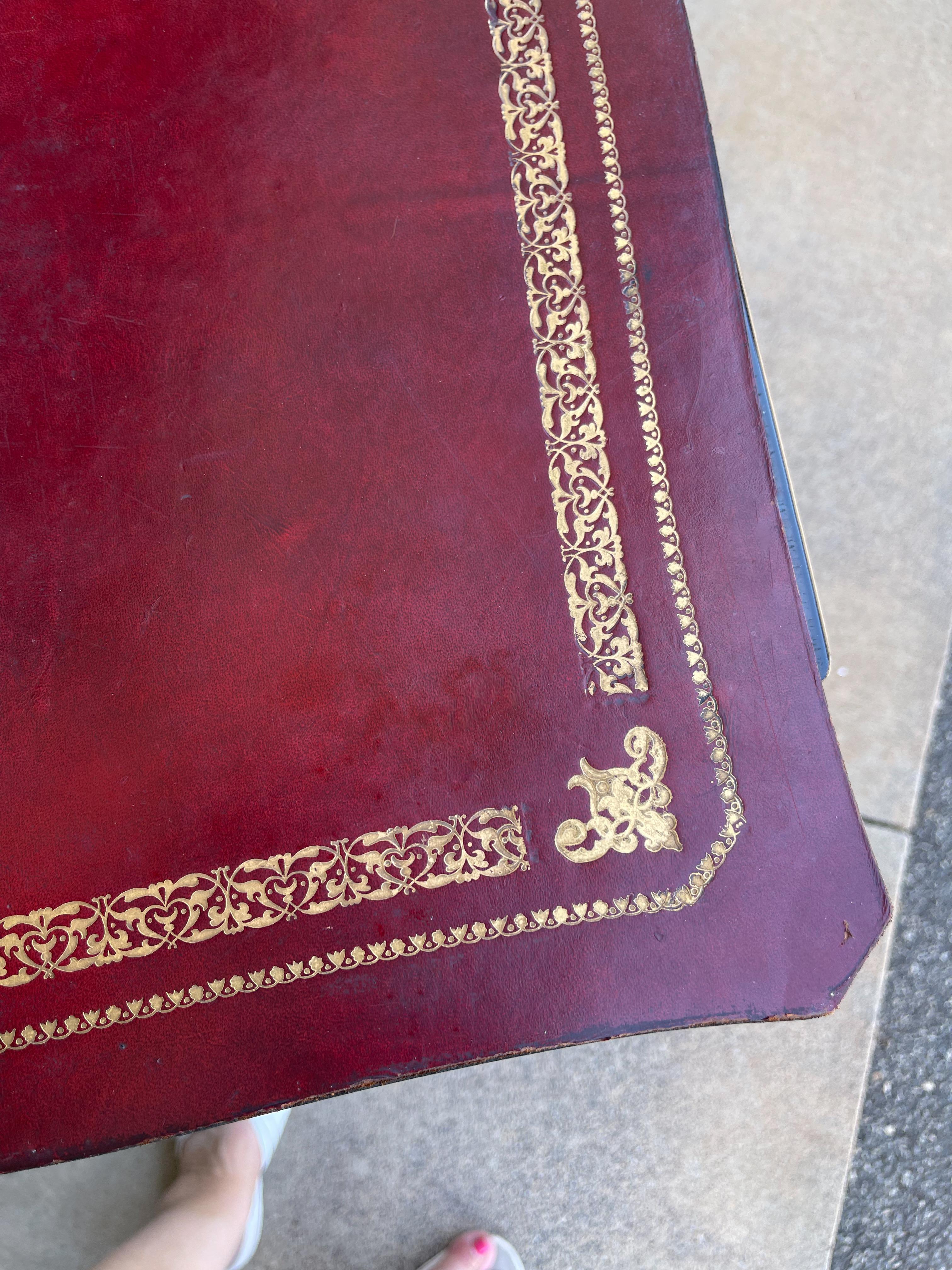 French Louis XV Black Lacquered Desk with Red Leather Top by Bodart In Good Condition In Kennesaw, GA