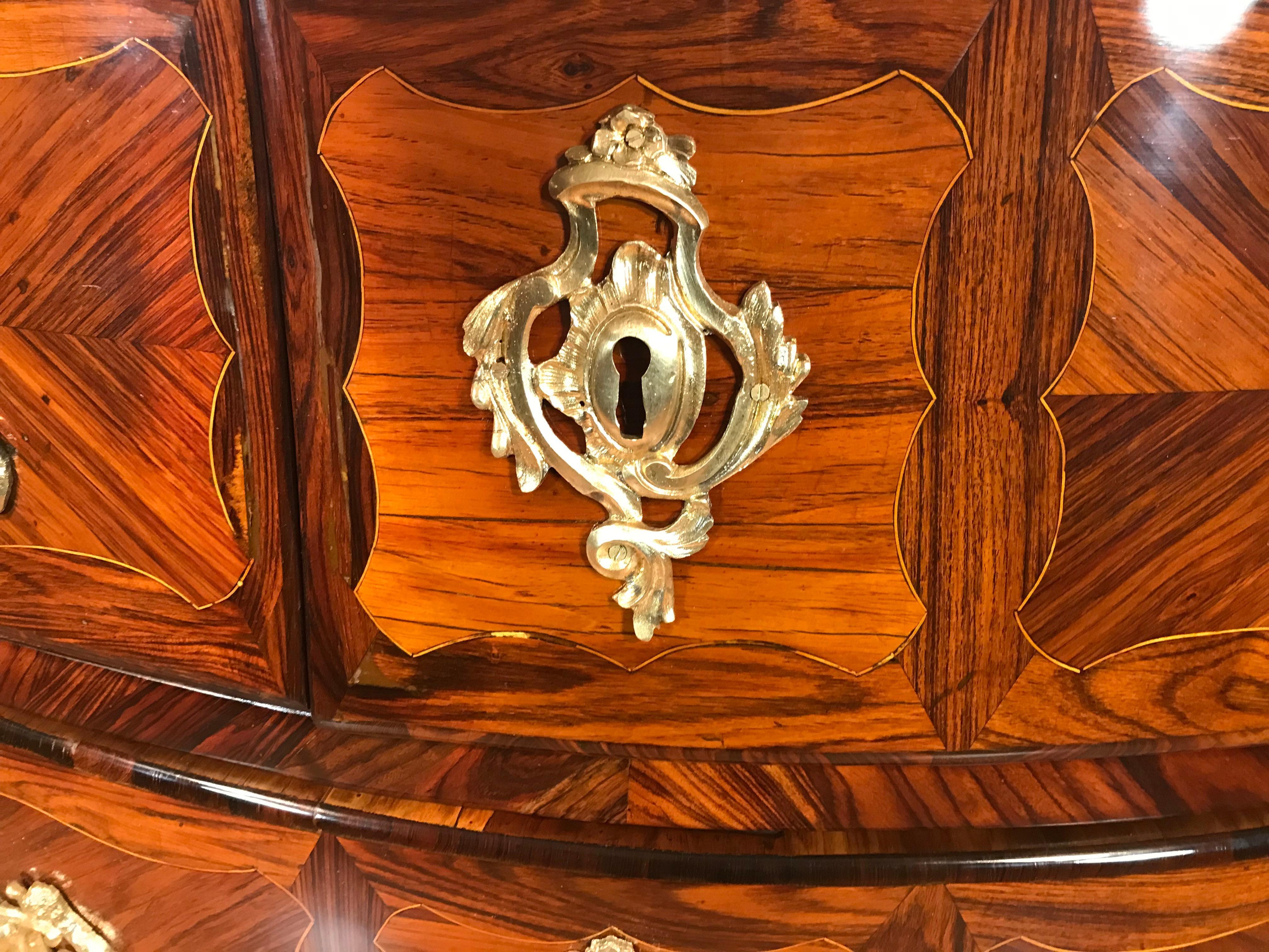 French Louis XV Bombe Chest of Drawers, 1750-60 For Sale 5