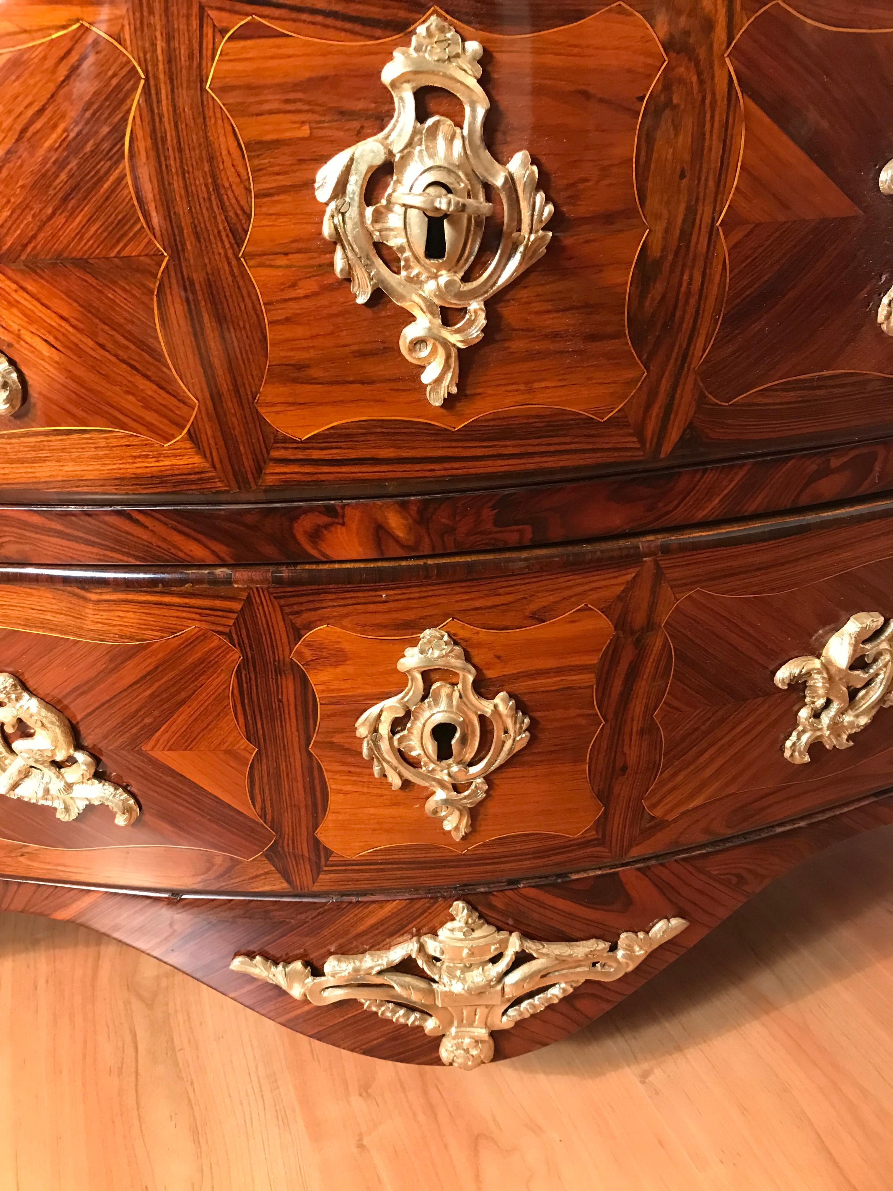 French Louis XV Bombe Chest of Drawers, 1750-60 For Sale 6