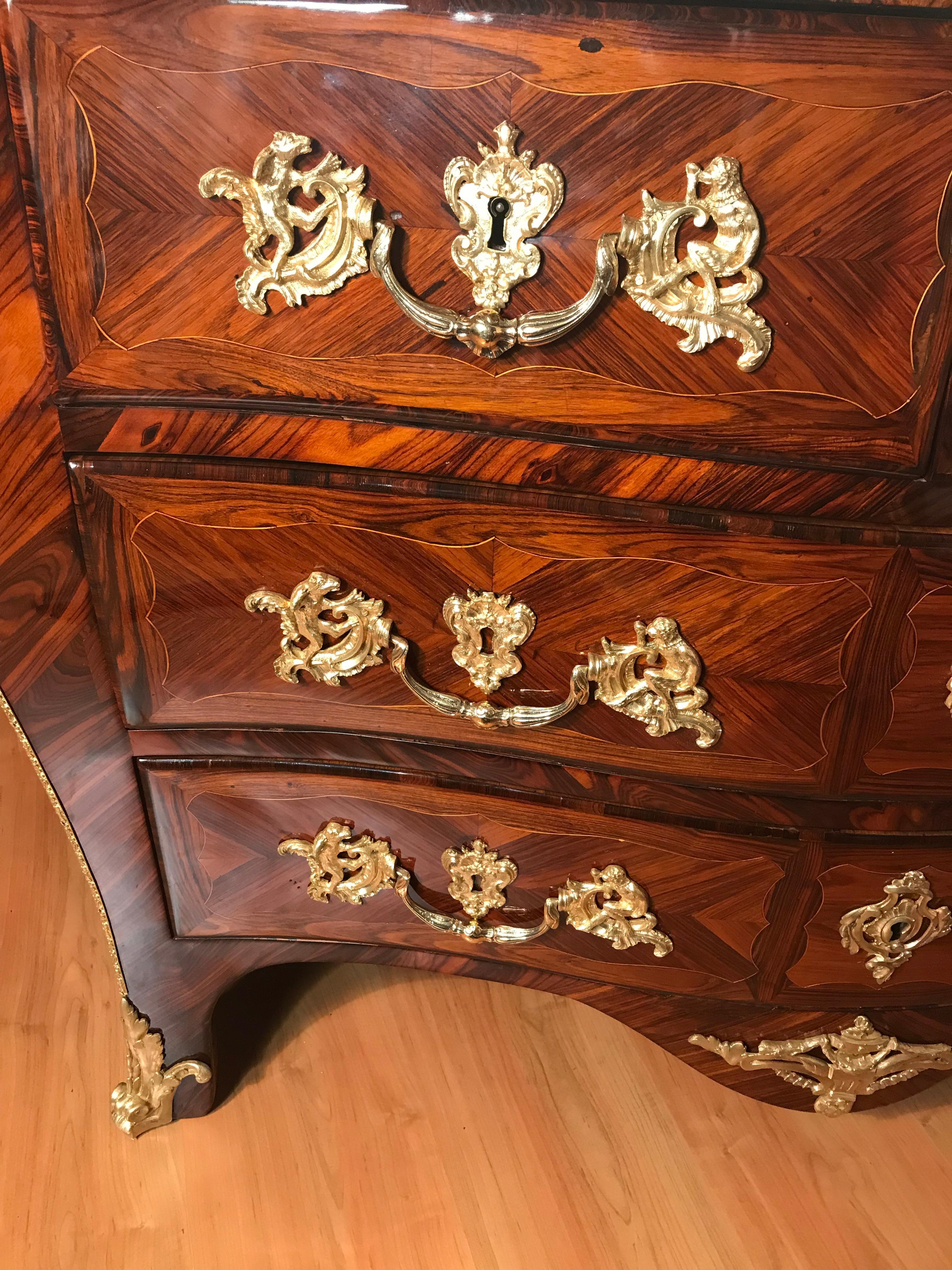 French Louis XV Bombe Chest of Drawers, 1750-60 In Good Condition For Sale In Belmont, MA