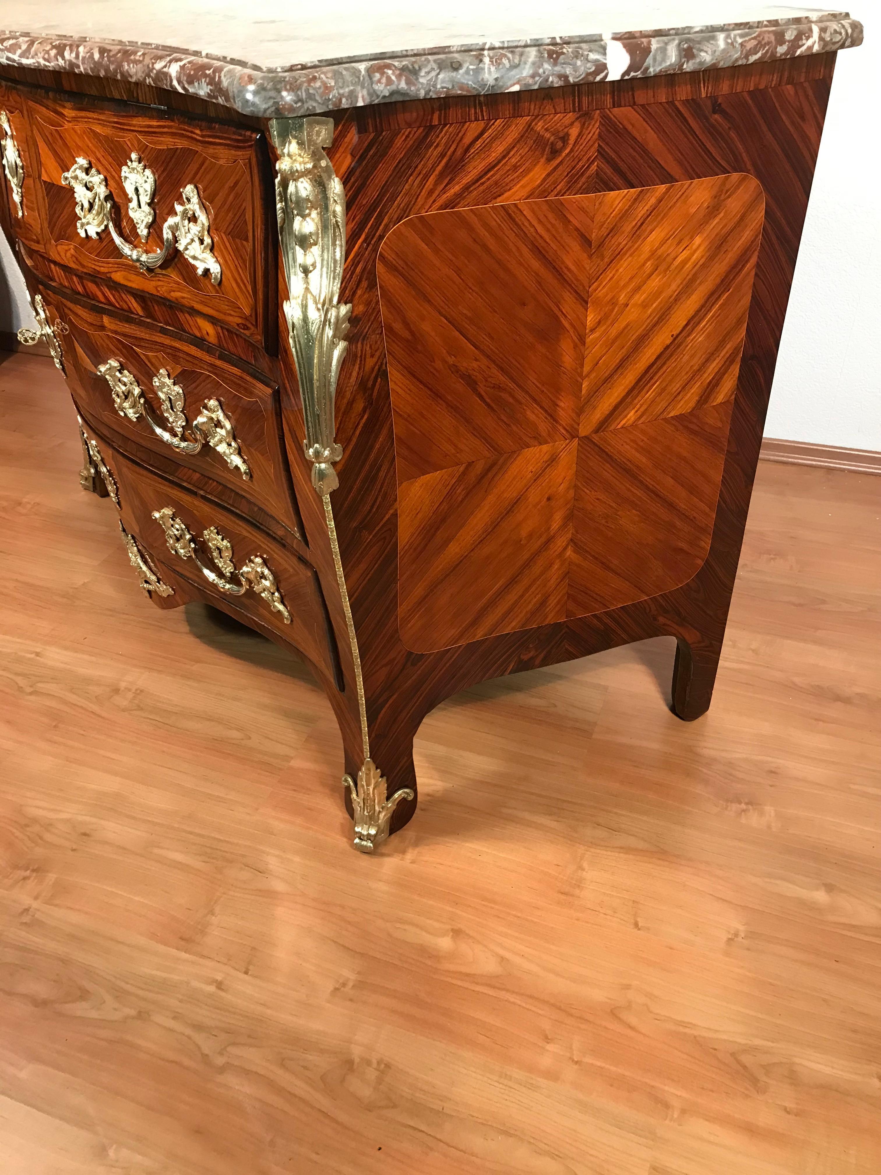 Mid-18th Century French Louis XV Bombe Chest of Drawers, 1750-60 For Sale