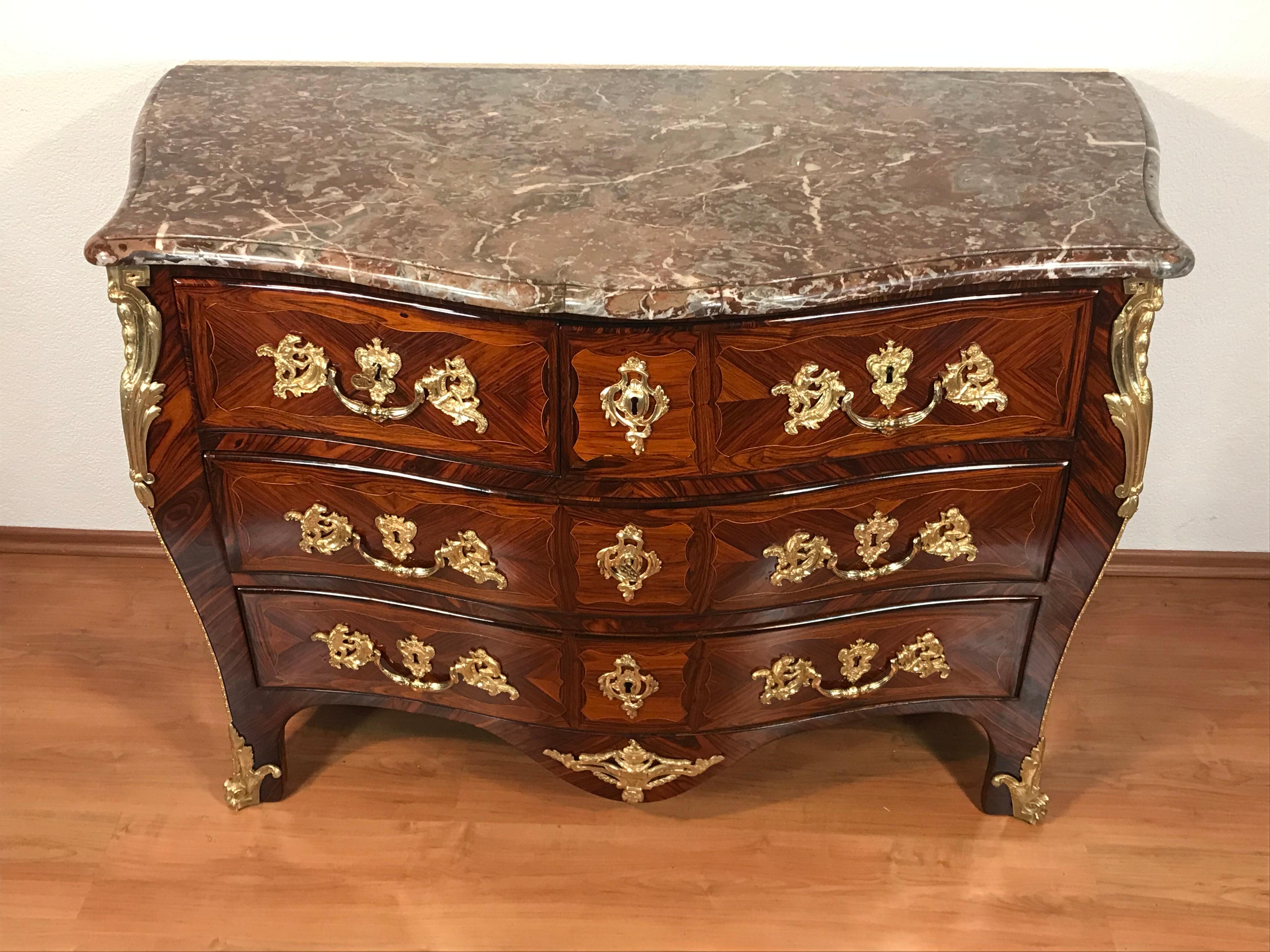 French Louis XV Bombe Chest of Drawers, 1750-60 For Sale 1