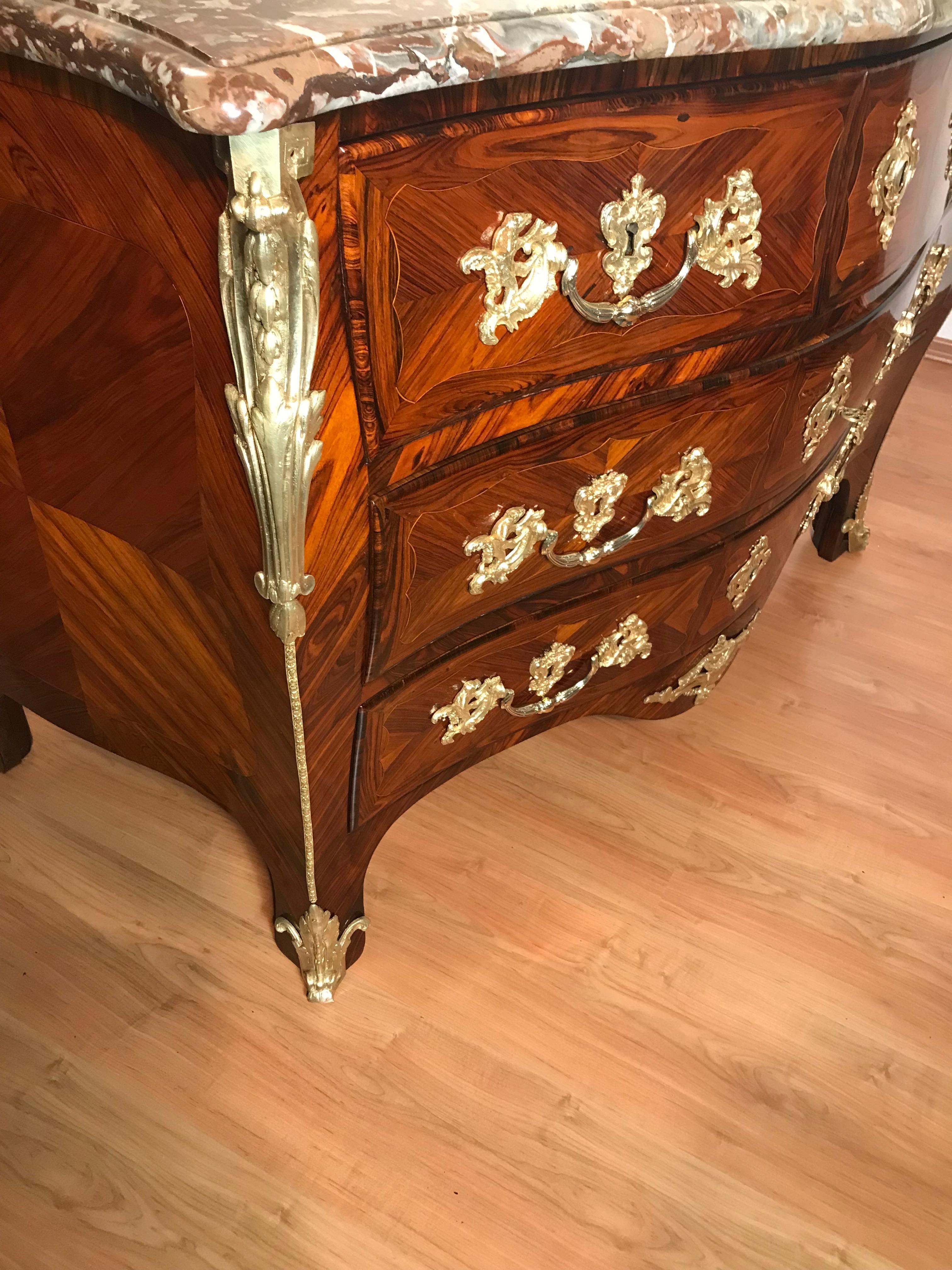 French Louis XV Bombe Chest of Drawers, 1750-60 For Sale 2