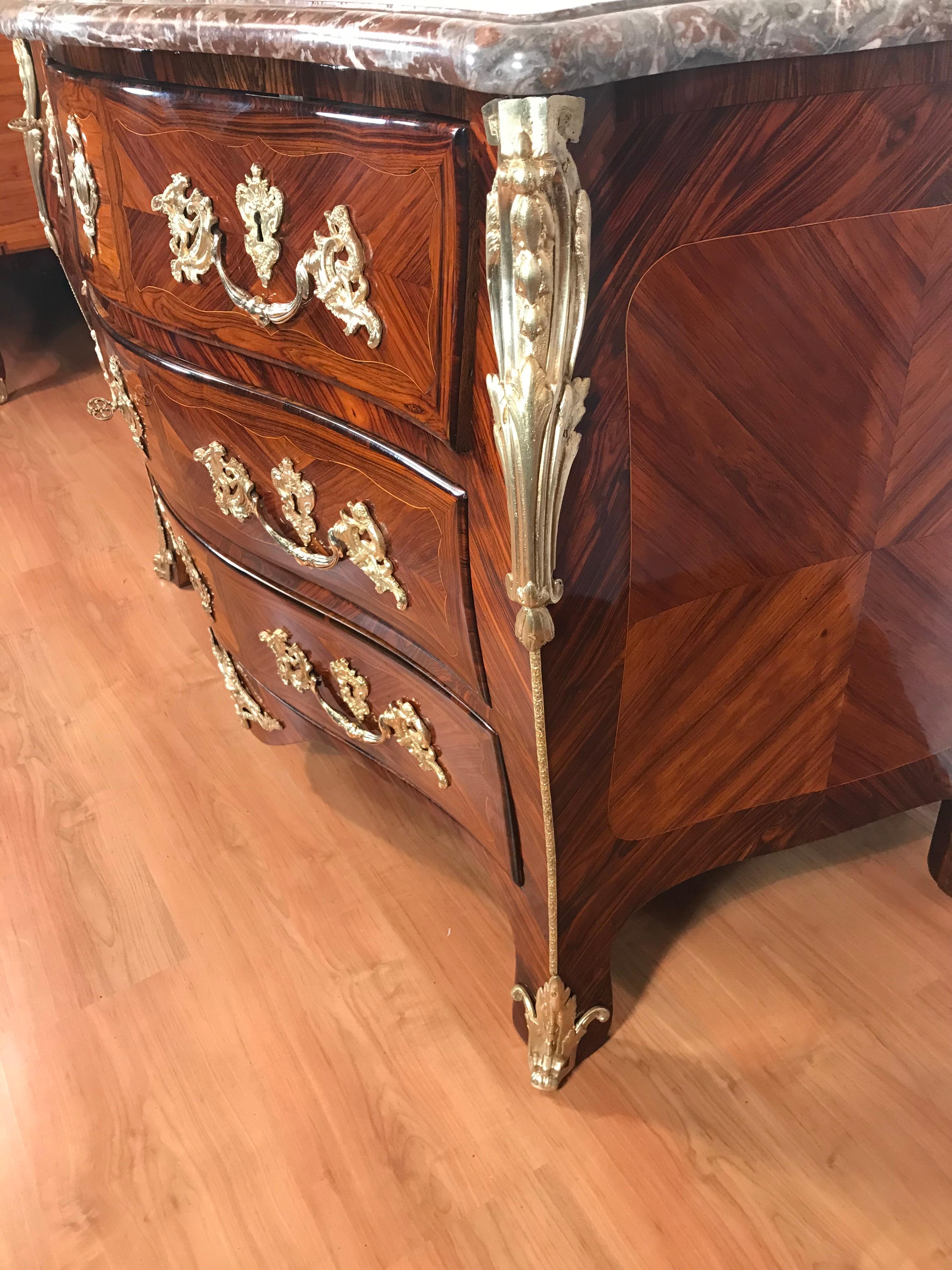 French Louis XV Bombe Chest of Drawers, 1750-60 For Sale 3