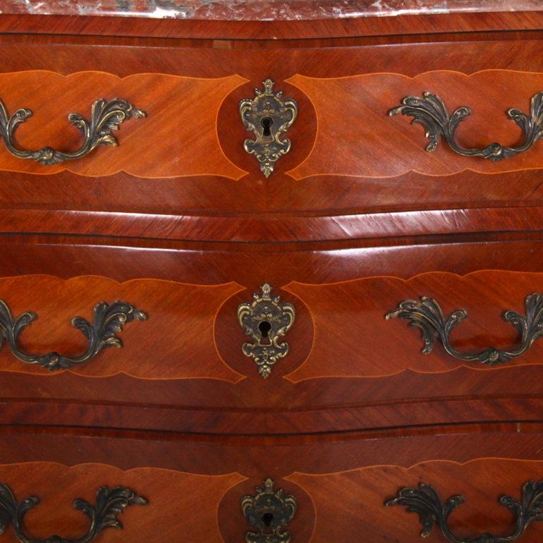 French Louis XV Bombe Commode In Good Condition In Vancouver, British Columbia