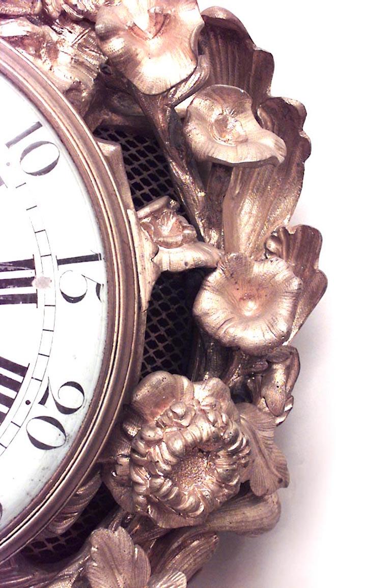 French Louis XV Style Bronze Dore Wall Clock In Good Condition For Sale In New York, NY