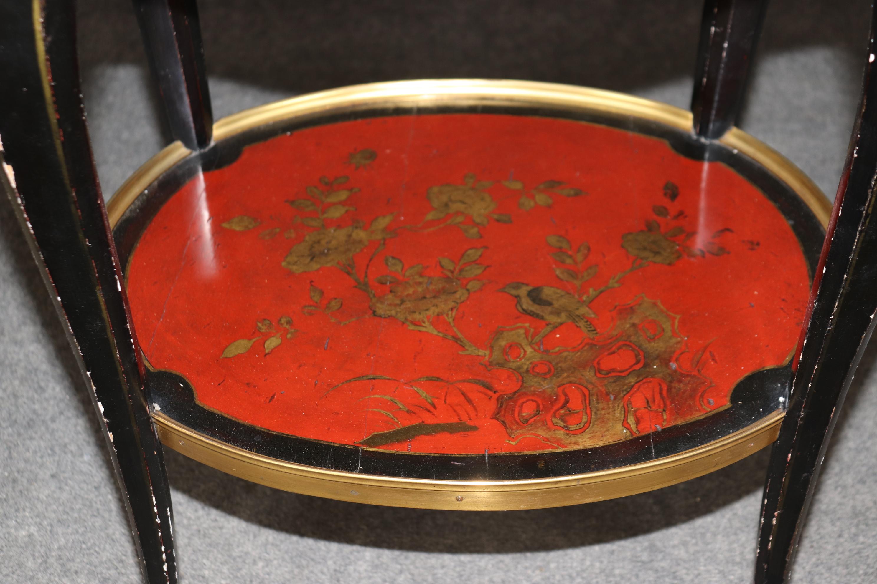Stand de table d'appoint Chinoiserie Louis XV en laque rouge et noire, monté sur bronze en vente 4