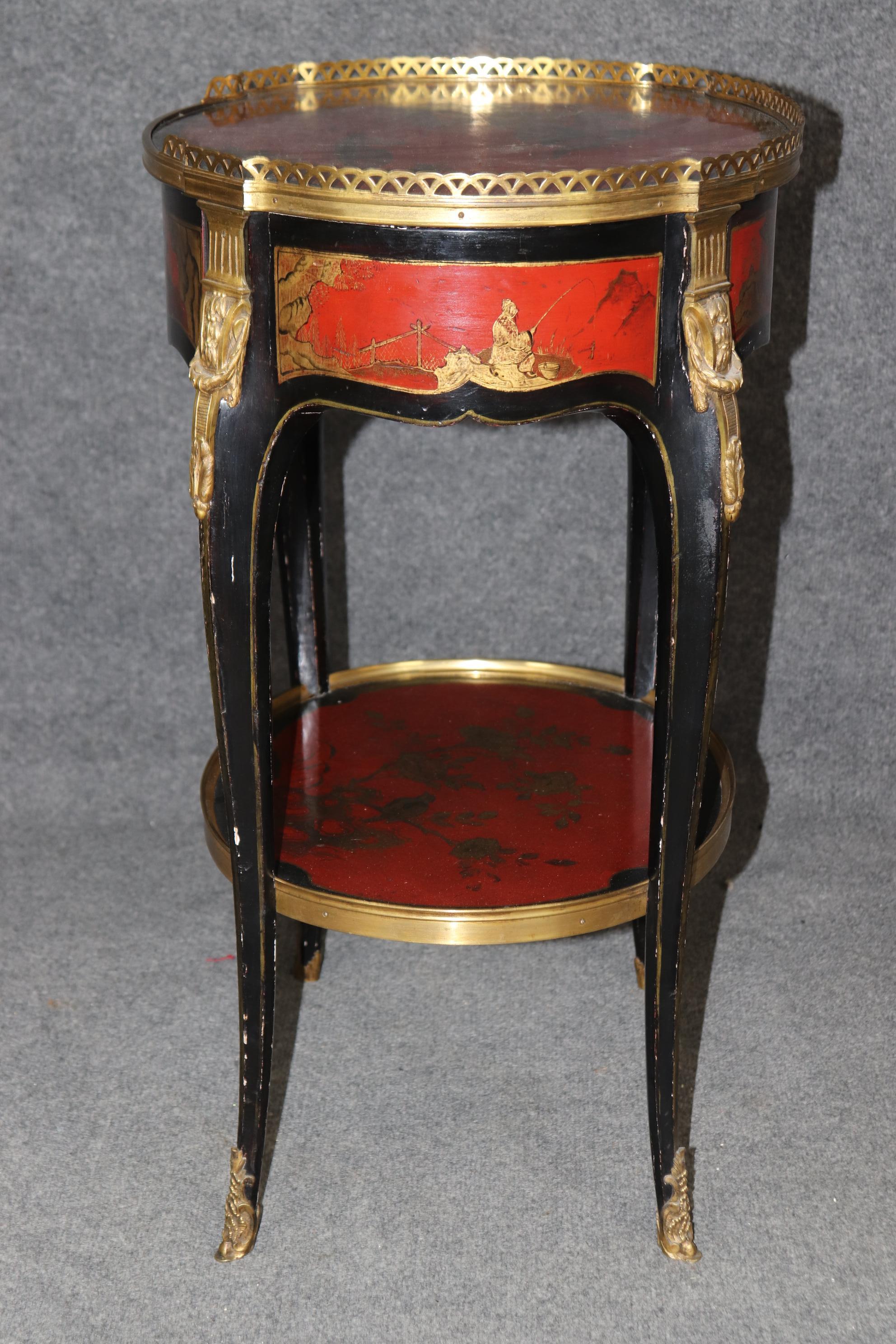 Stand de table d'appoint Chinoiserie Louis XV en laque rouge et noire, monté sur bronze en vente 1