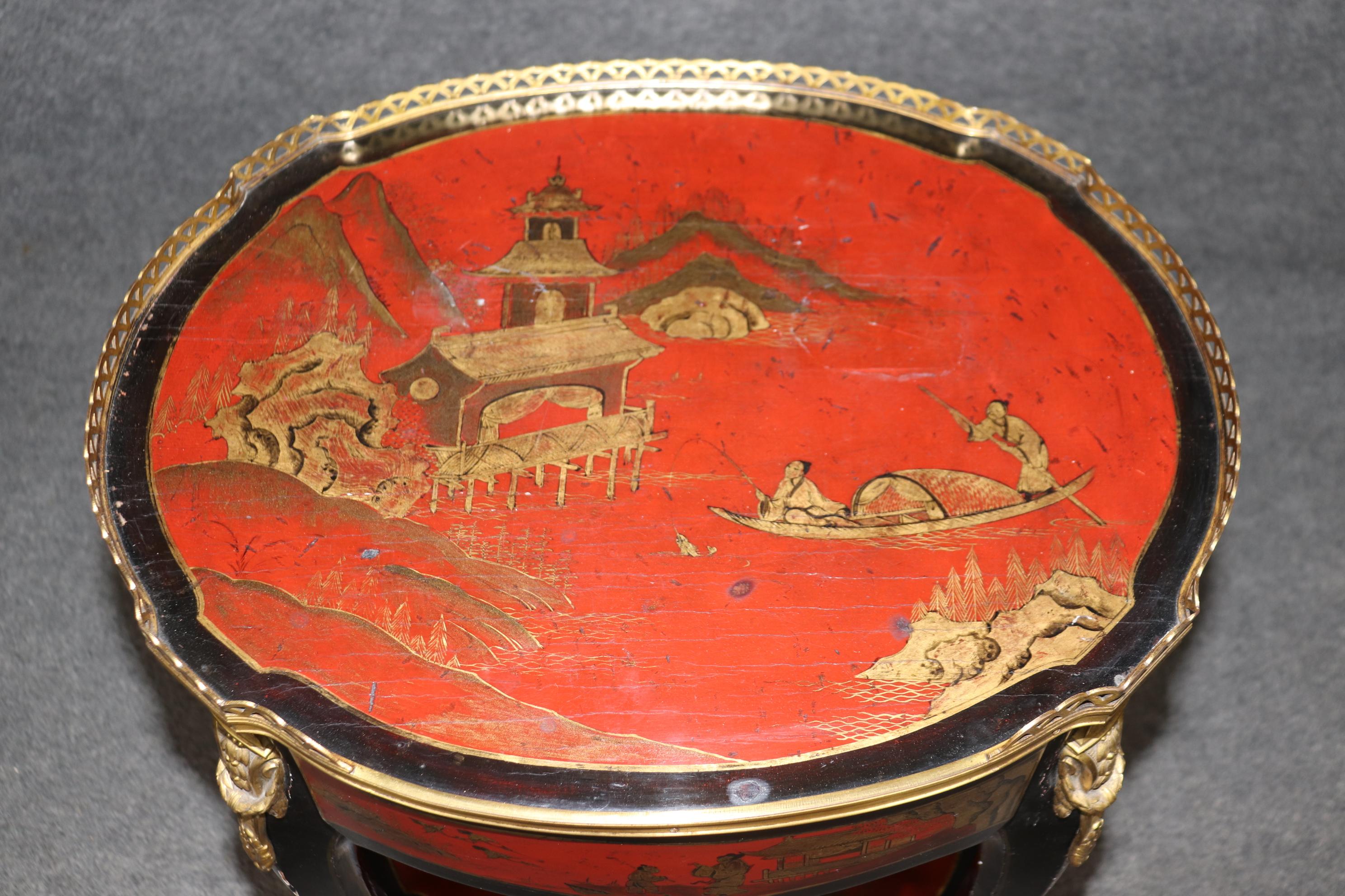 Stand de table d'appoint Chinoiserie Louis XV en laque rouge et noire, monté sur bronze en vente 3