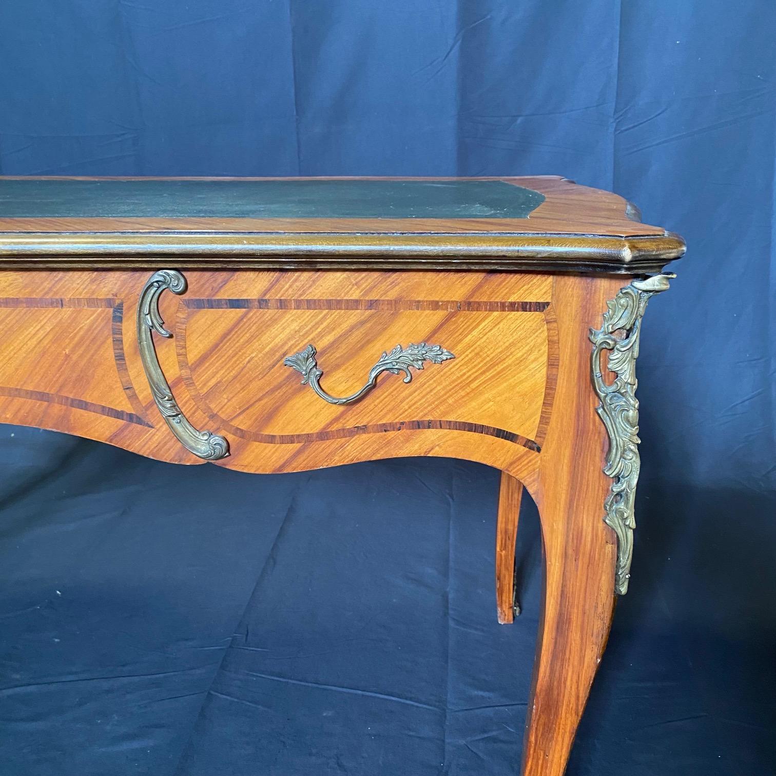 French Louis XV Bureau Plat Desk or Writing Table with Embossed Leather  For Sale 6