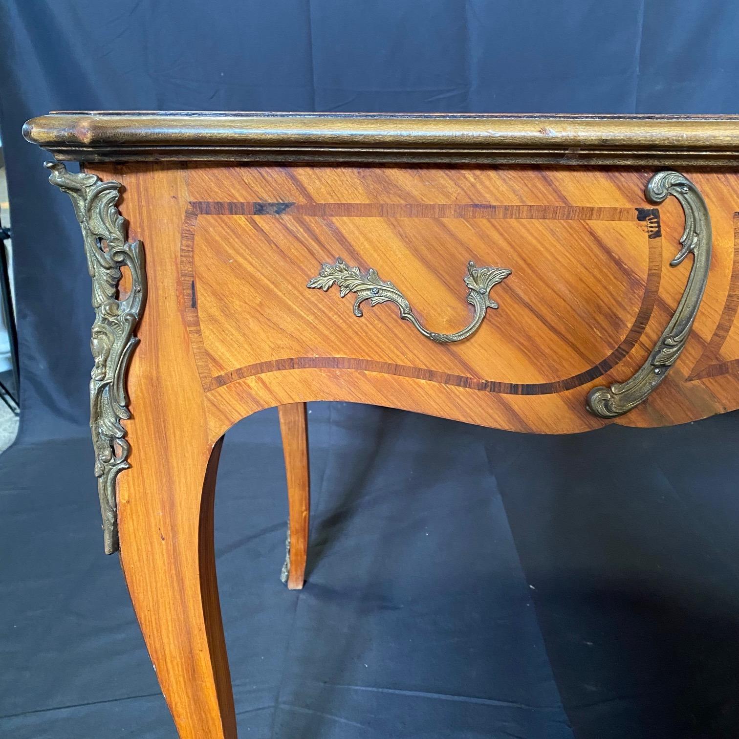 French Louis XV Bureau Plat Desk or Writing Table with Embossed Leather  For Sale 8