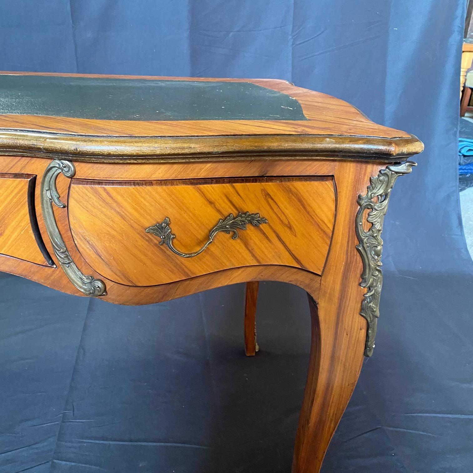 French Louis XV Bureau Plat Desk or Writing Table with Embossed Leather  For Sale 8