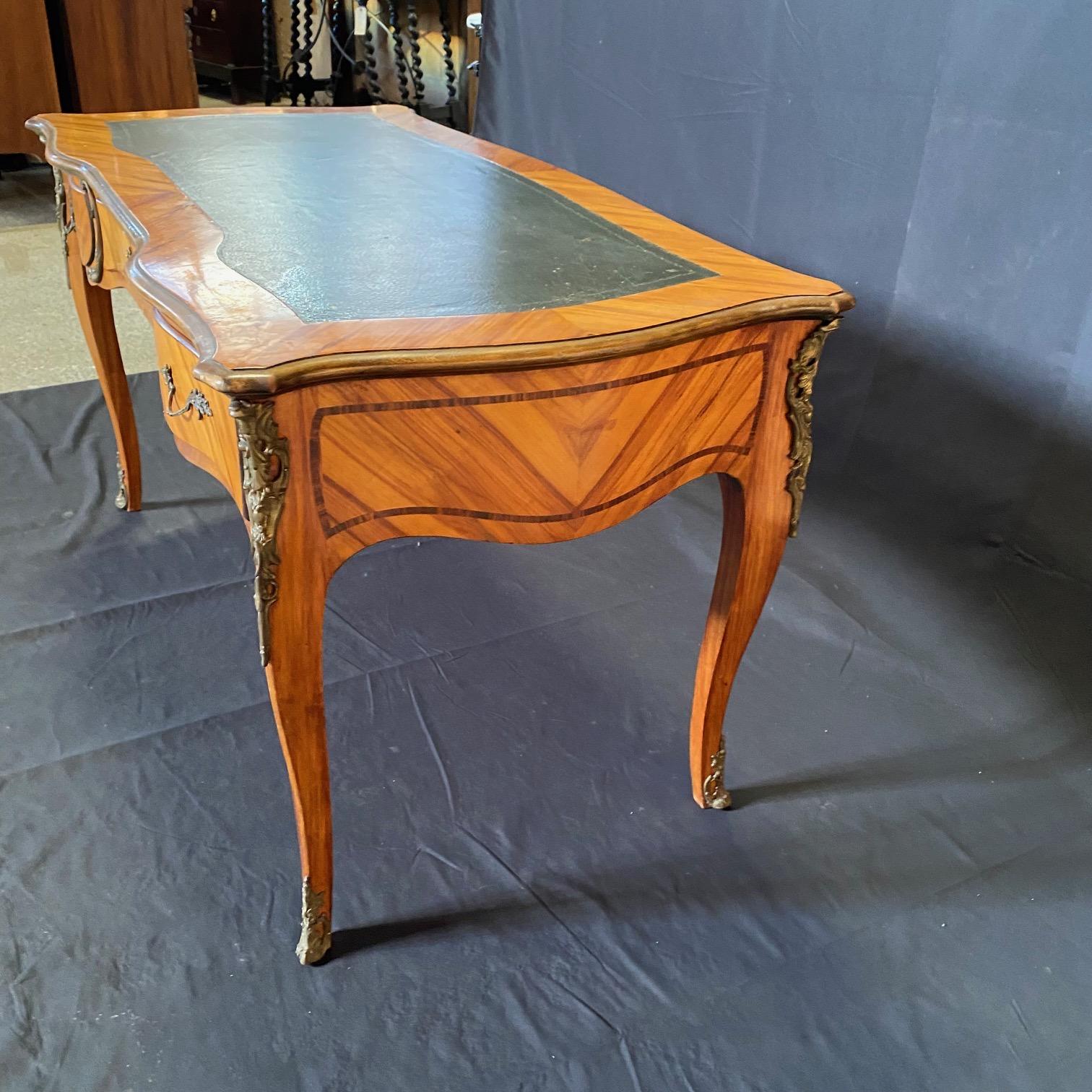 French Louis XV Bureau Plat Desk or Writing Table with Embossed Leather  For Sale 10