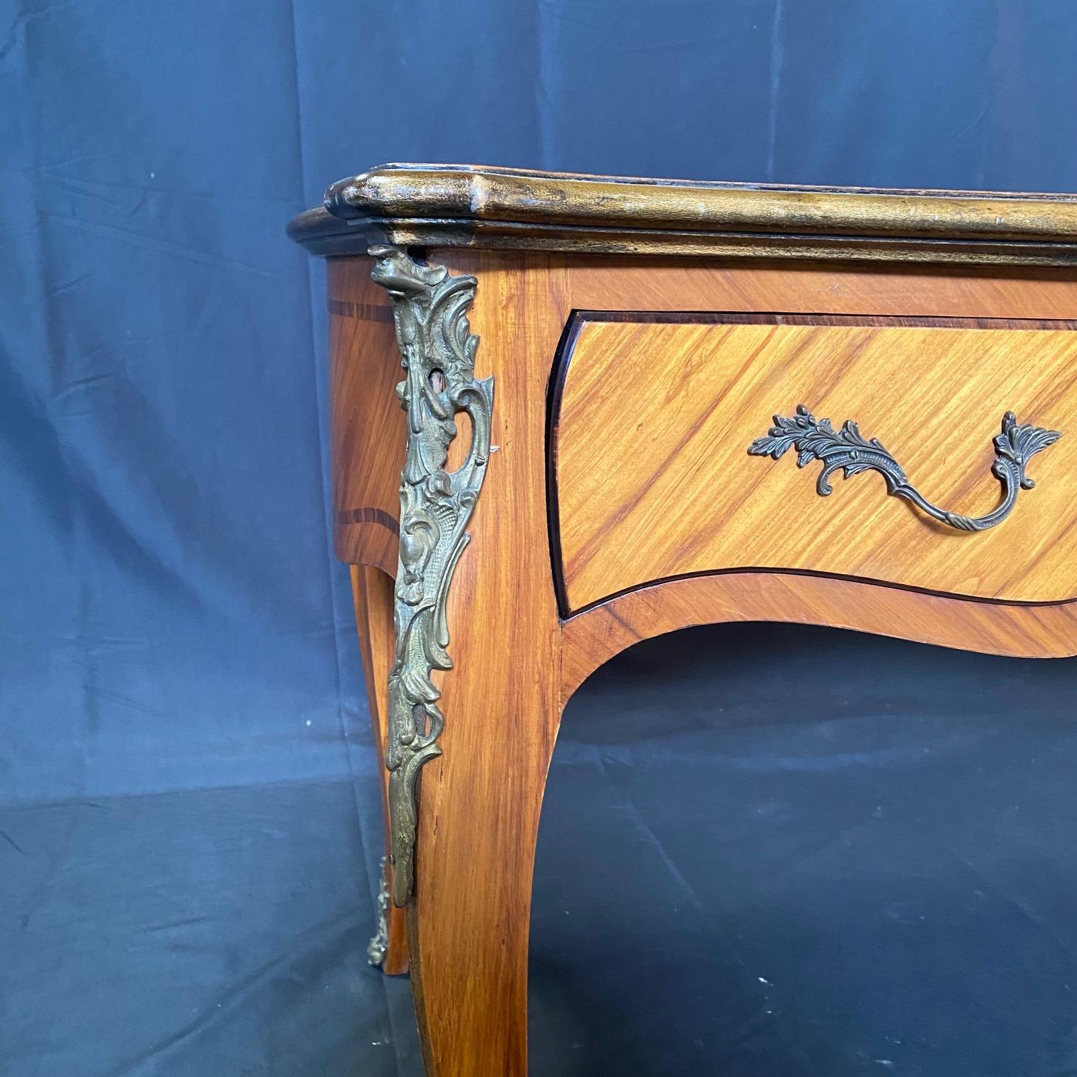 French Louis XV Bureau Plat Desk or Writing Table with Embossed Leather  For Sale 10