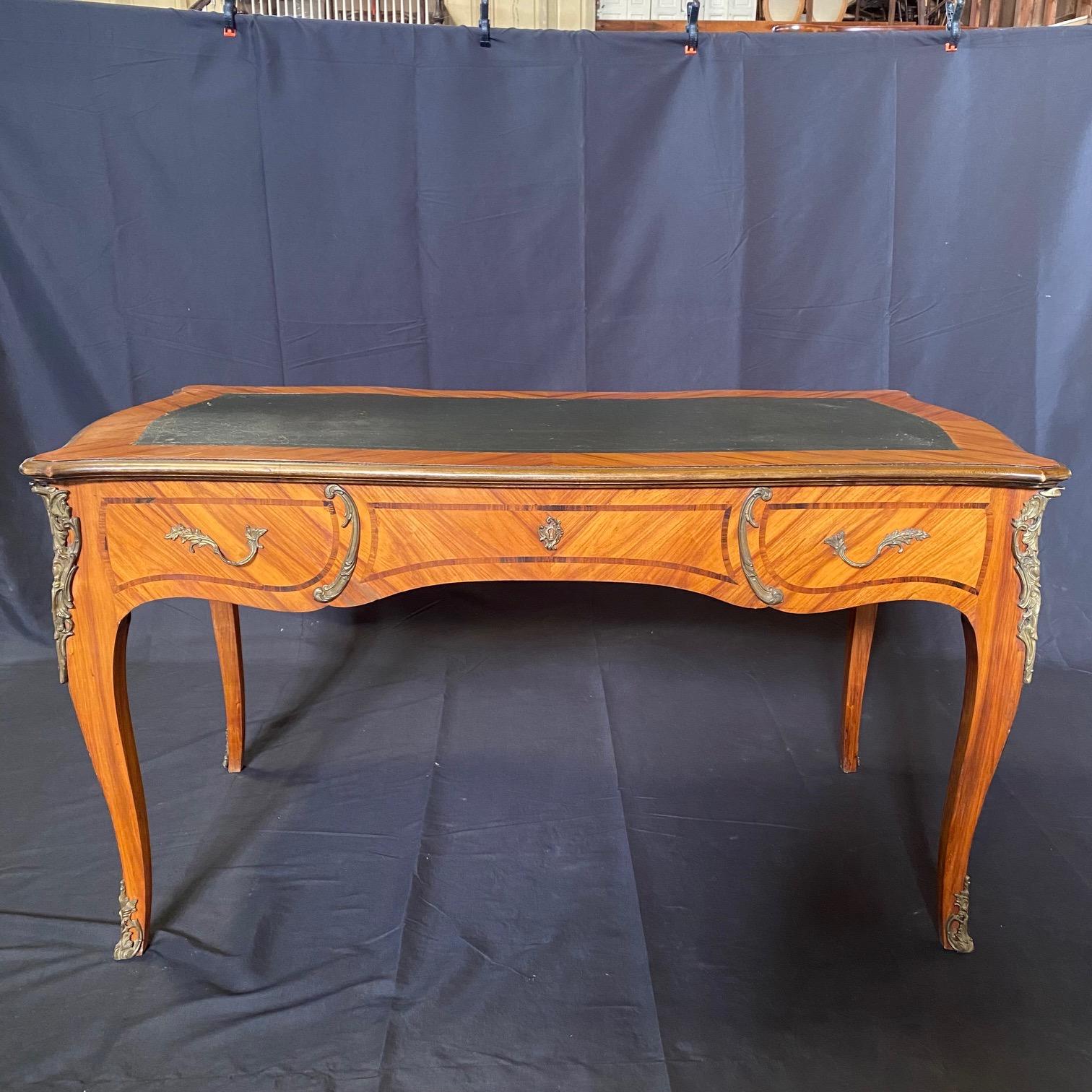 French Louis XV Bureau Plat Desk or Writing Table with Embossed Leather  For Sale 11