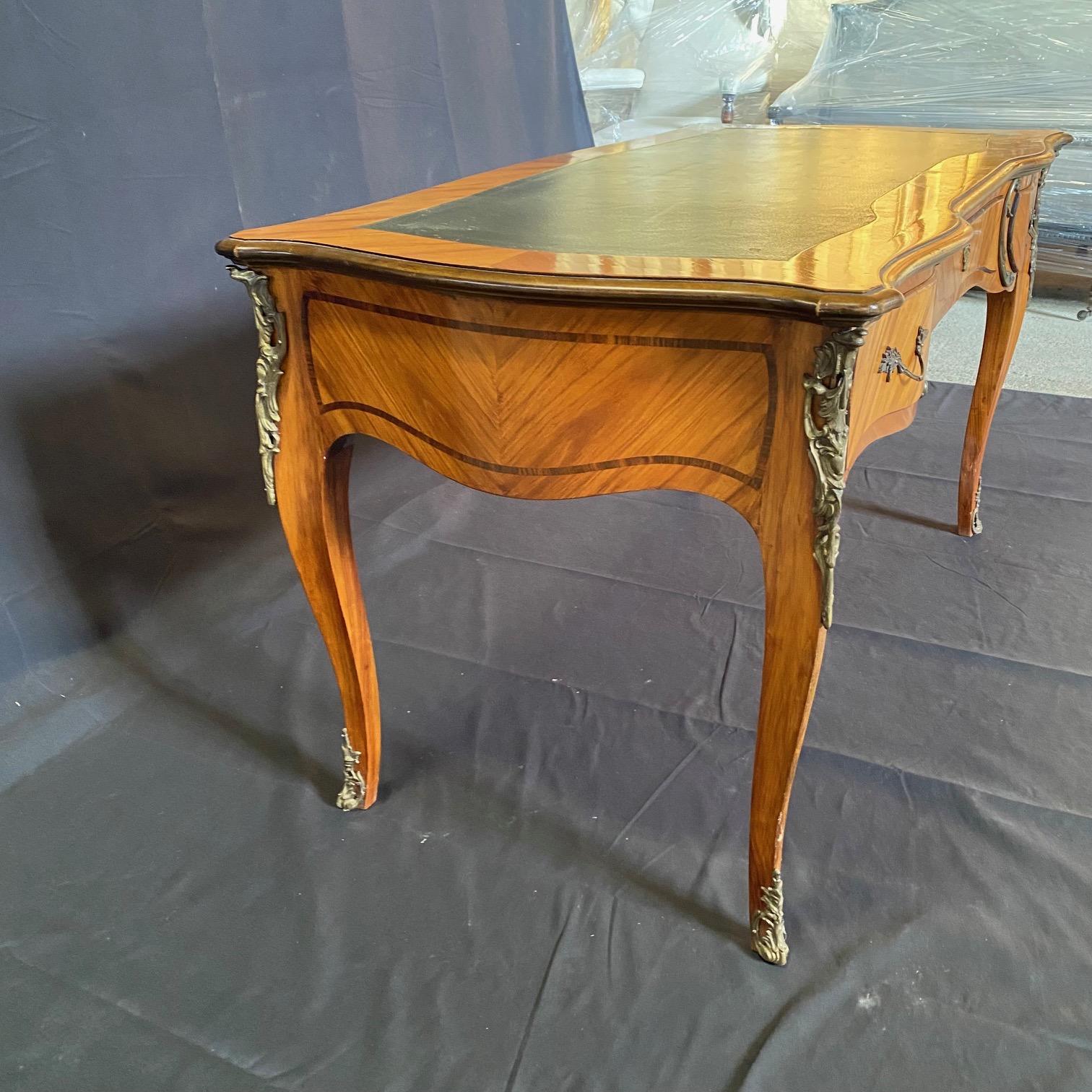 French Louis XV Bureau Plat Desk or Writing Table with Embossed Leather  For Sale 14