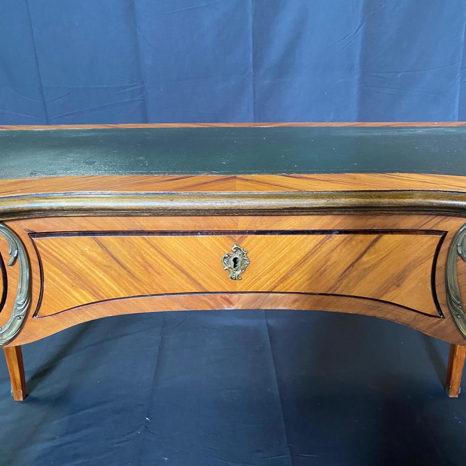 French Louis XV Bureau Plat Desk or Writing Table with Embossed Leather  For Sale 15
