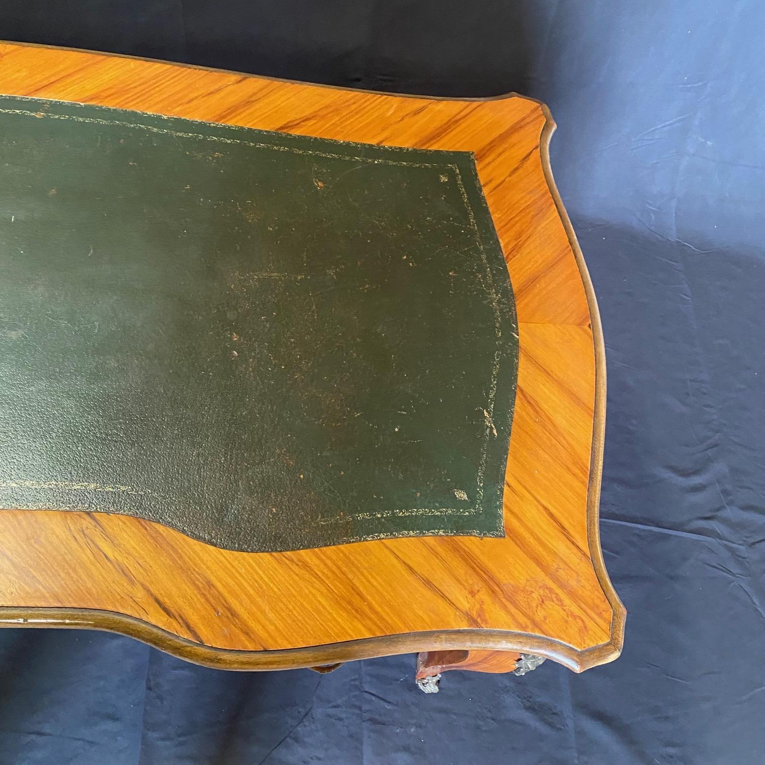 French Louis XV Bureau Plat Desk or Writing Table with Embossed Leather  For Sale 2