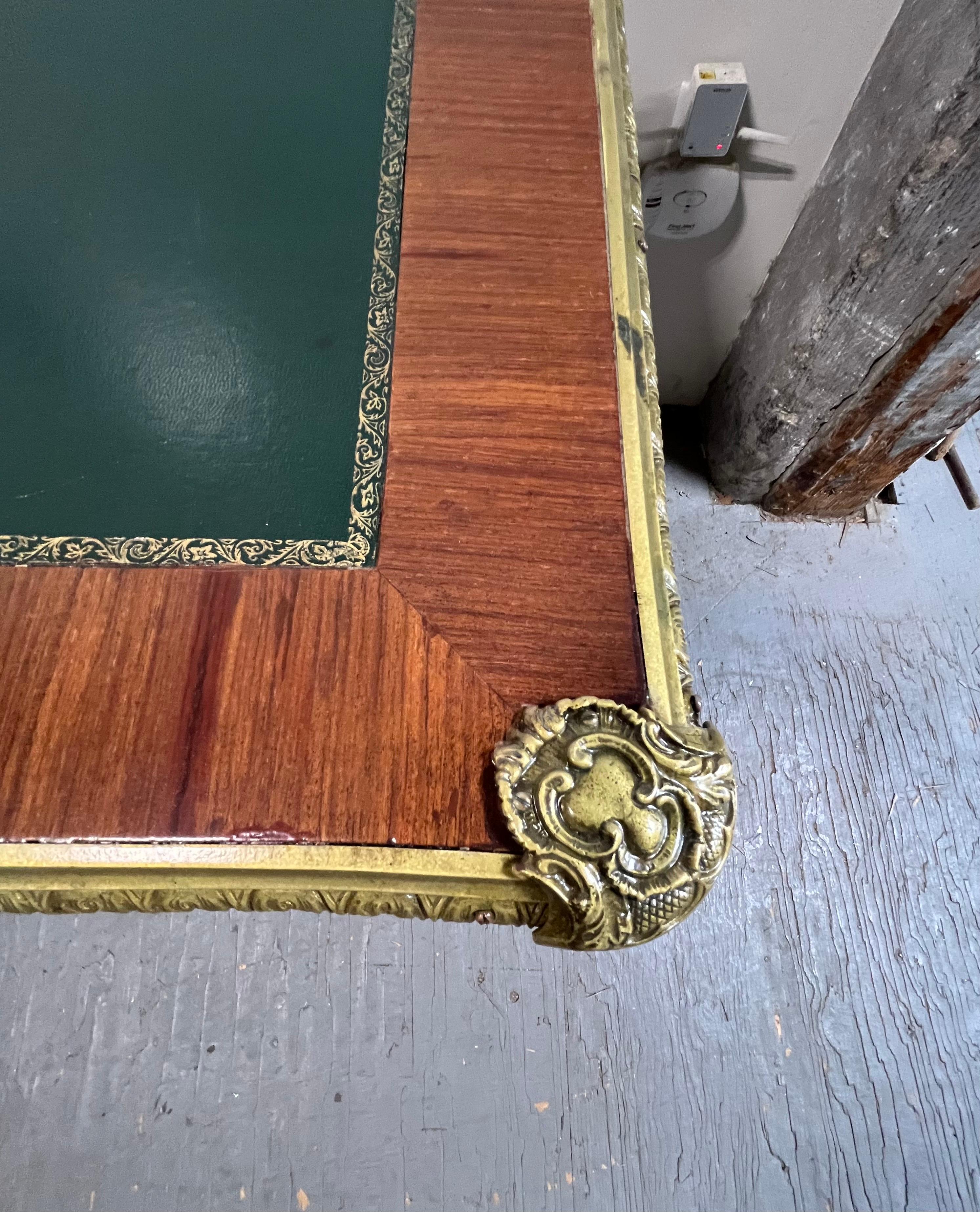 French Louis XV Bureau Plat Leather Top Desk With Mounted Bronze Ormolu For Sale 5