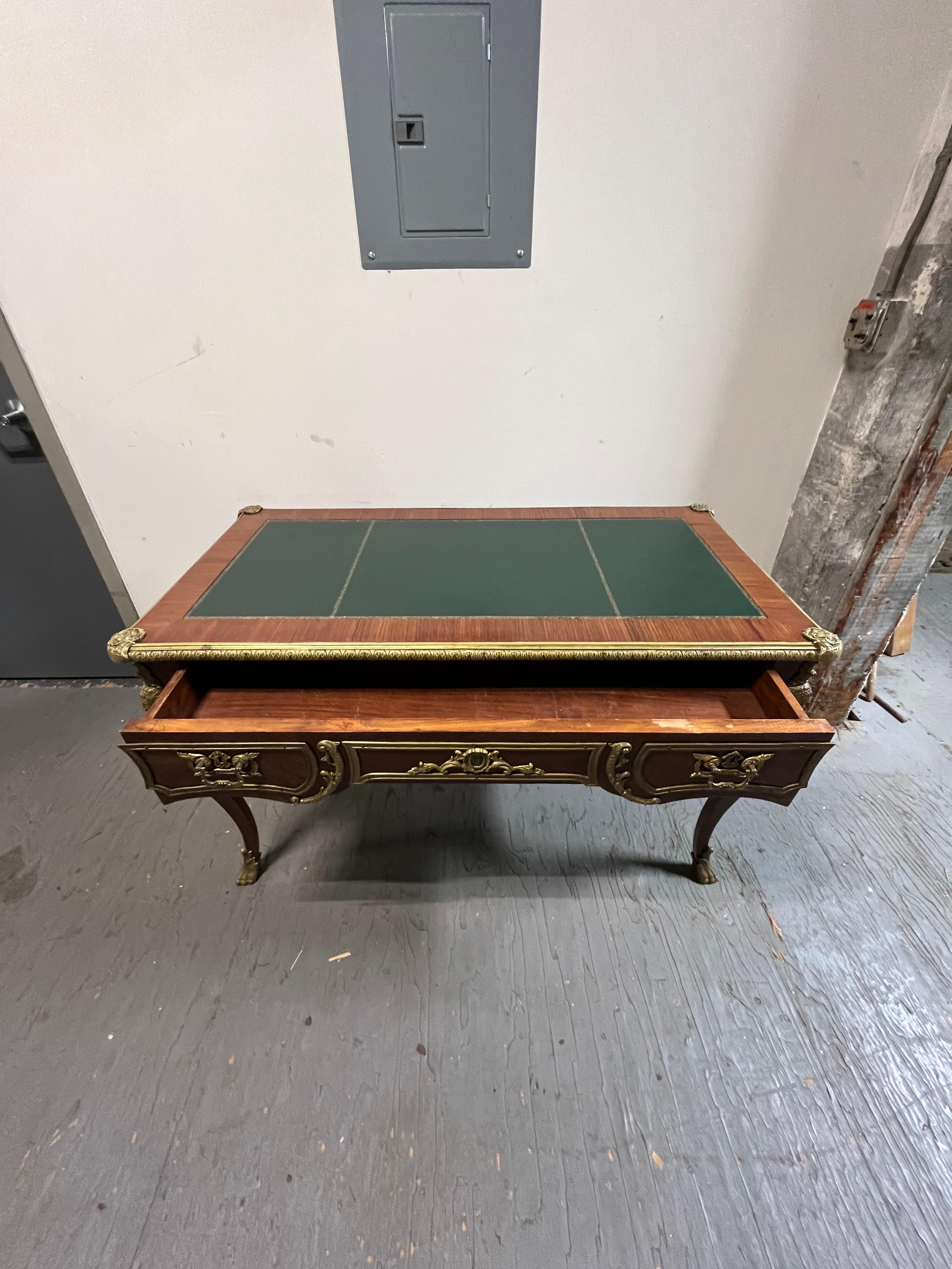 French Louis XV Bureau Plat Leather Top Desk With Mounted Bronze Ormolu For Sale 1