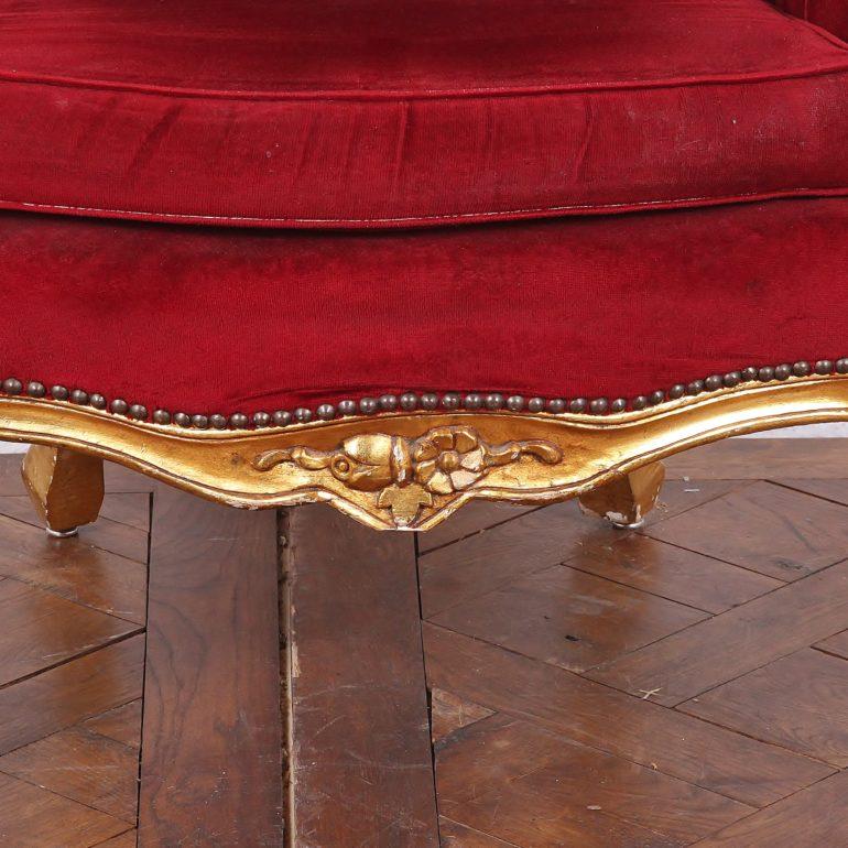 Fauteuil français Louis XV sculpté et doré Bon état - En vente à Vancouver, British Columbia