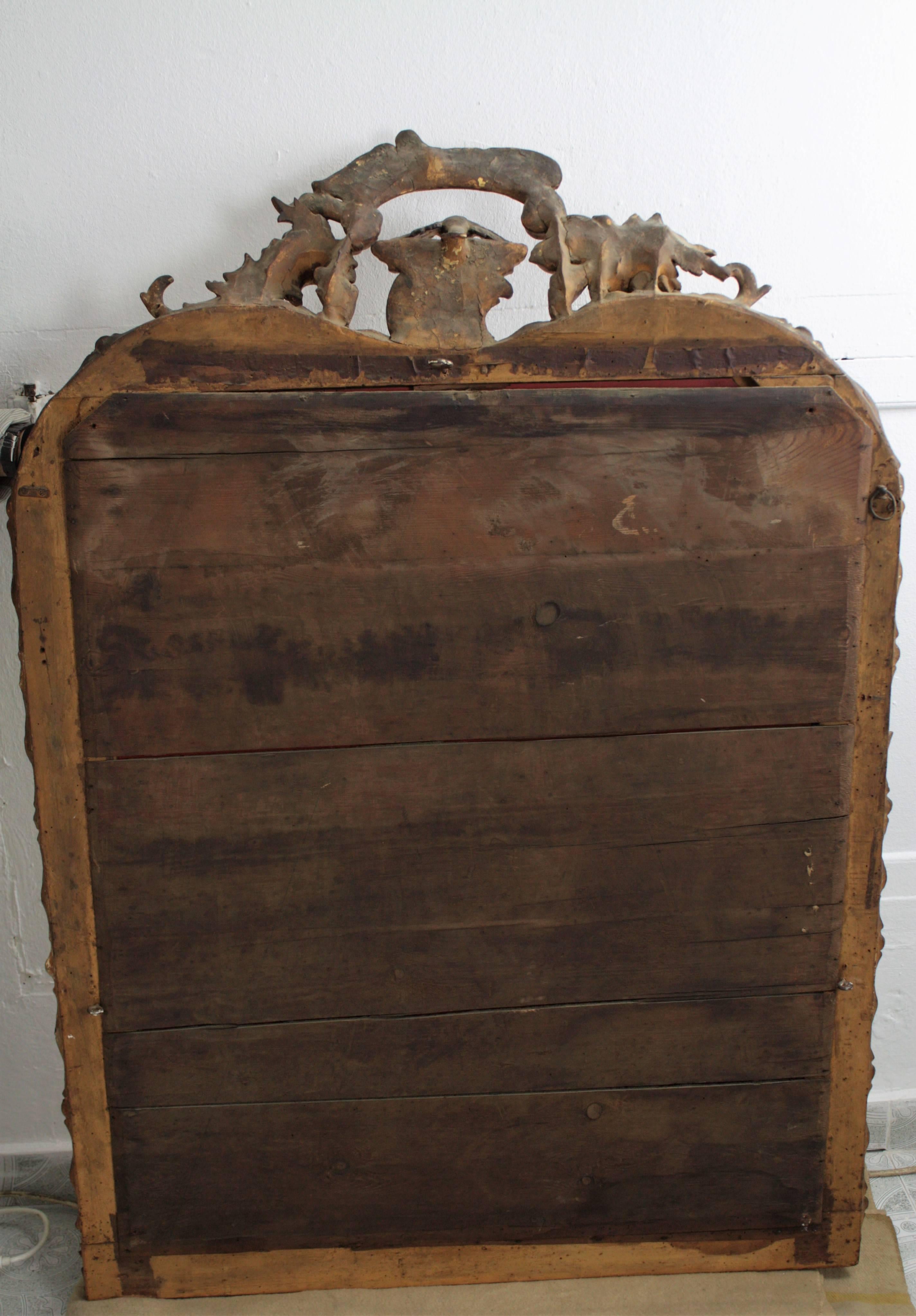 Spiegel aus geschnitztem vergoldetem Holz mit Wappen, Louis XV.-Stil im Angebot 4