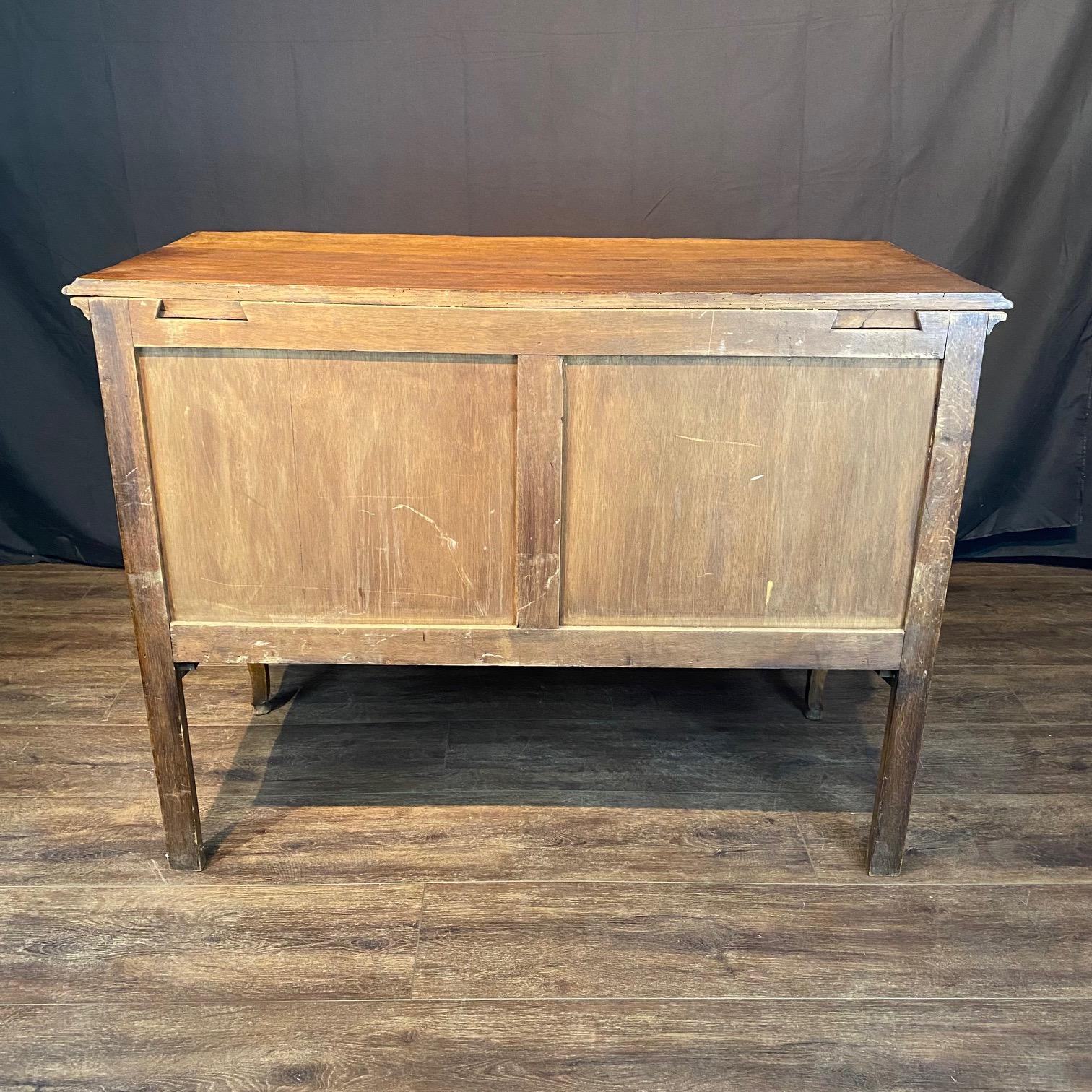 Französisch Louis XV geschnitzt Oak Provincial Land Kommode oder Kommode von Schubladen im Angebot 7