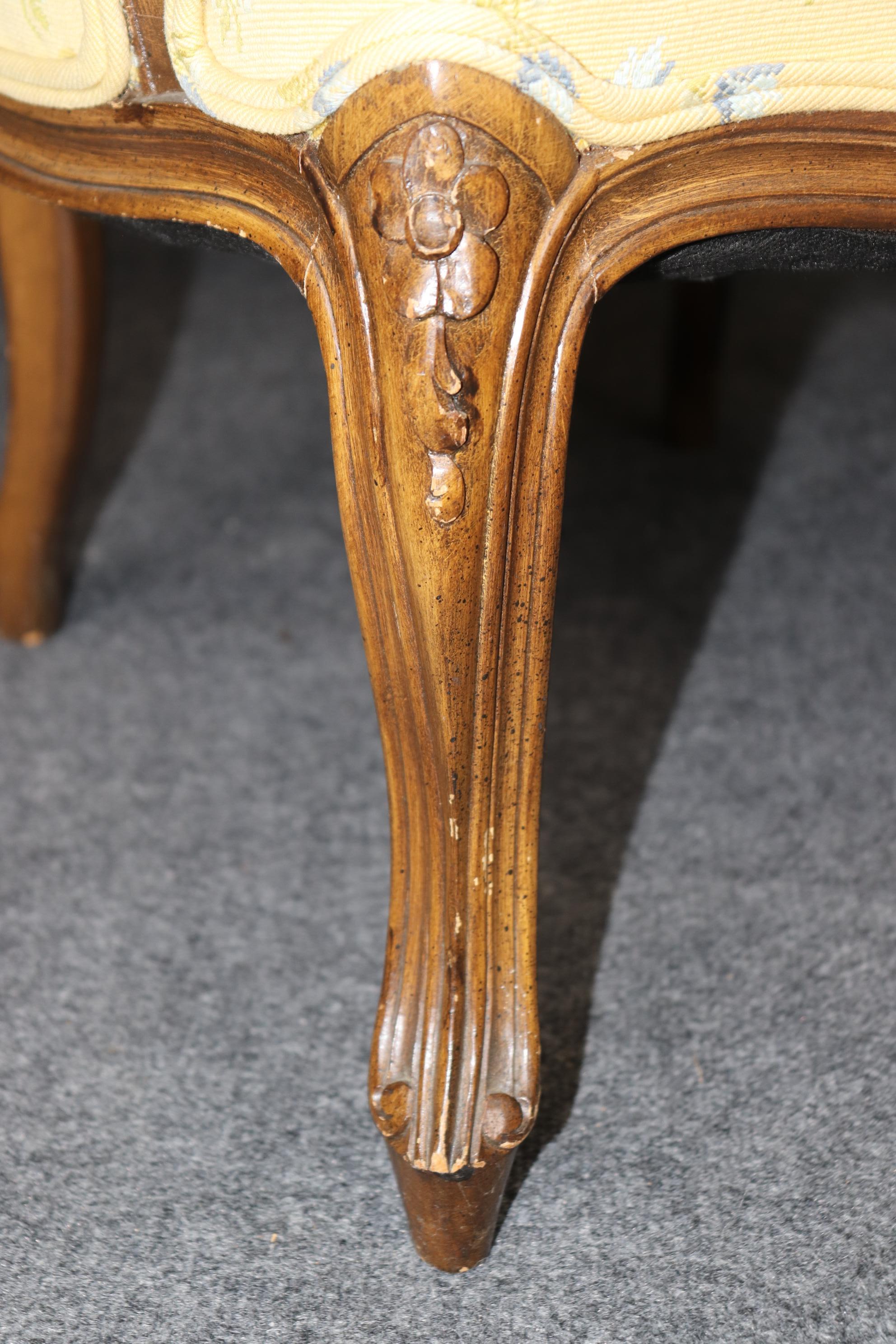 French Louis XV Carved Walnut Bergere in Yellow Upholstery with Flowers For Sale 3