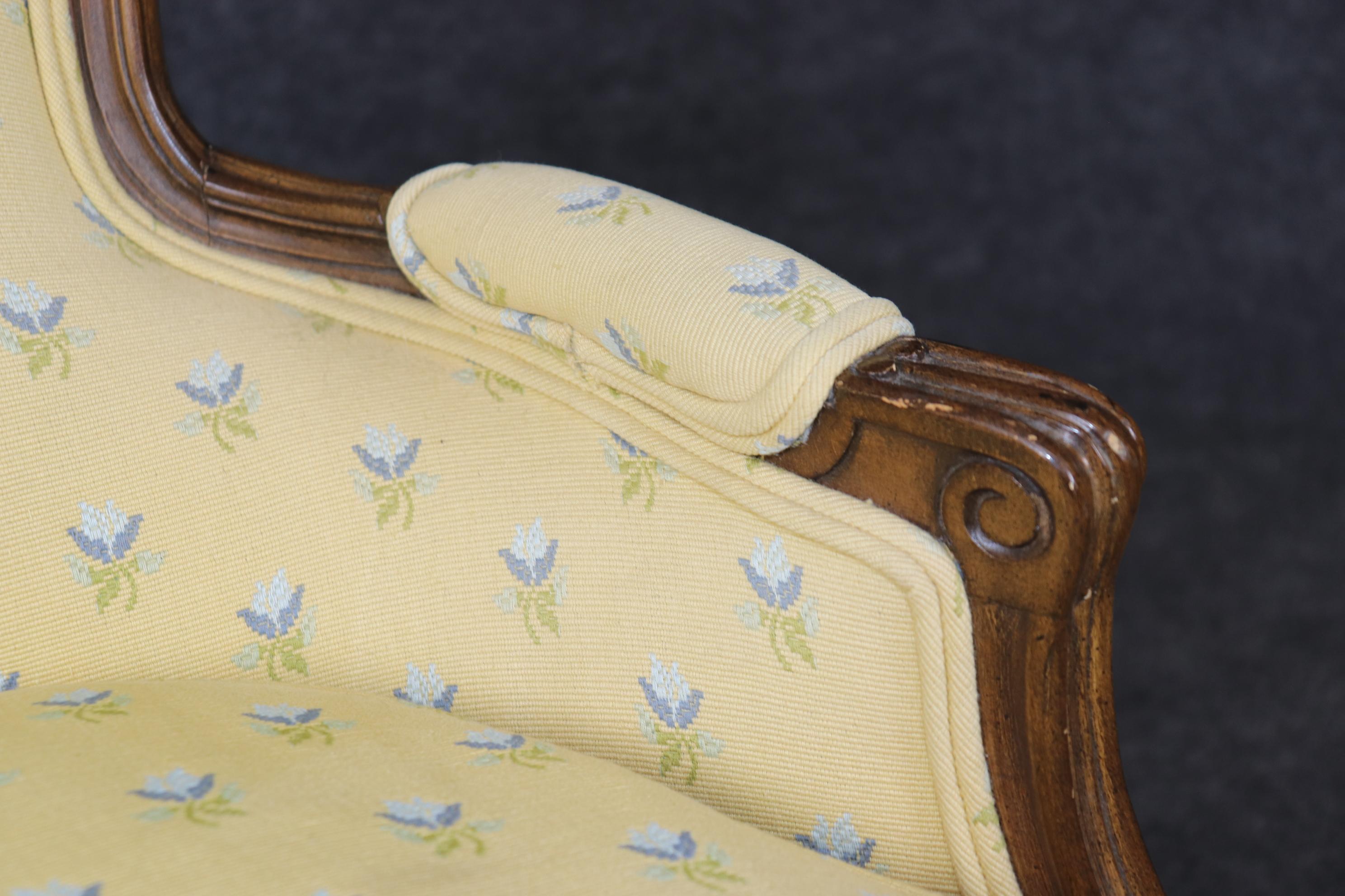 French Louis XV Carved Walnut Bergere in Yellow Upholstery with Flowers For Sale 4