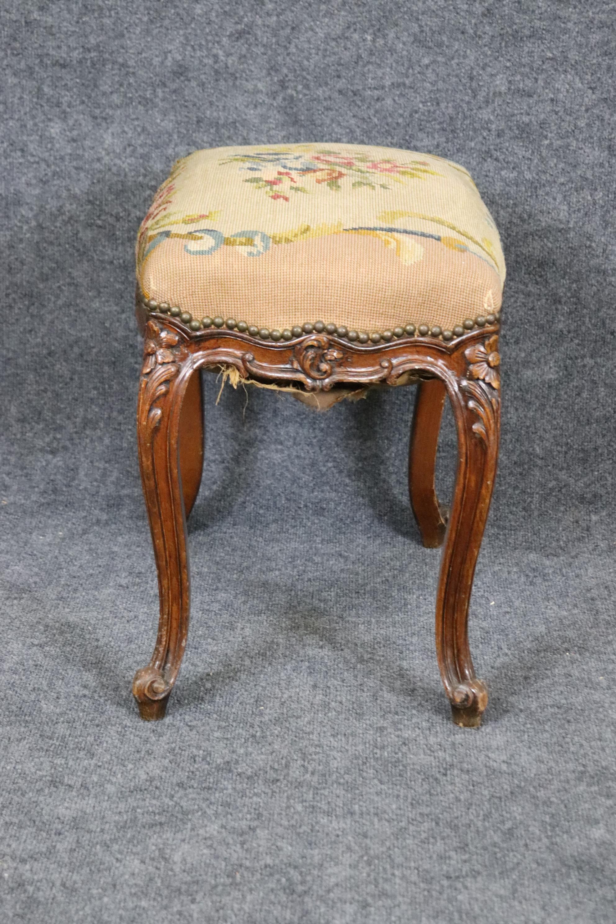 French Louis XV Carved Walnut Distressed Antique Needlepoint Upholstered Stool  For Sale 1