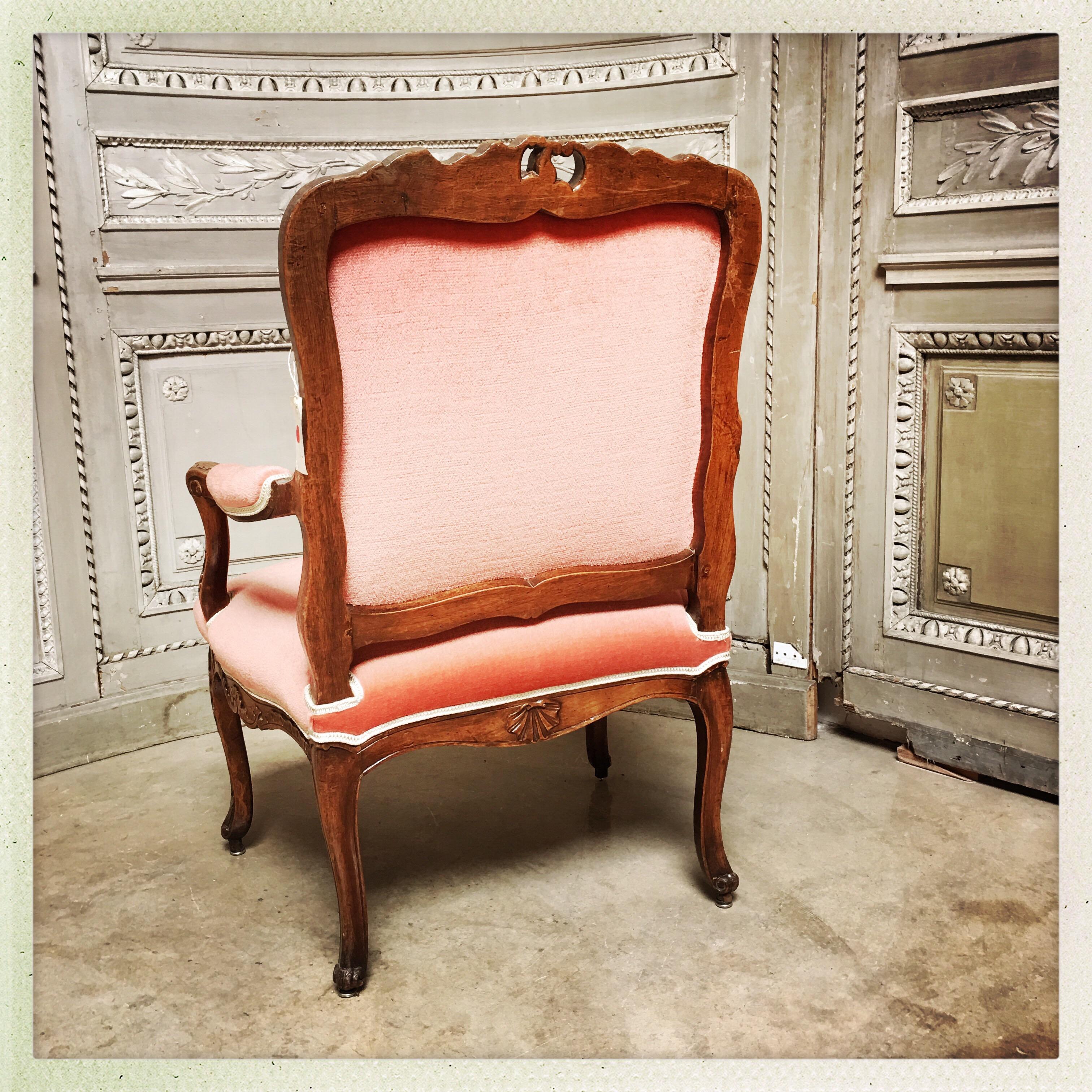 French Louis XV Carved Walnut Fauteuil, Mid-18th Century For Sale 2