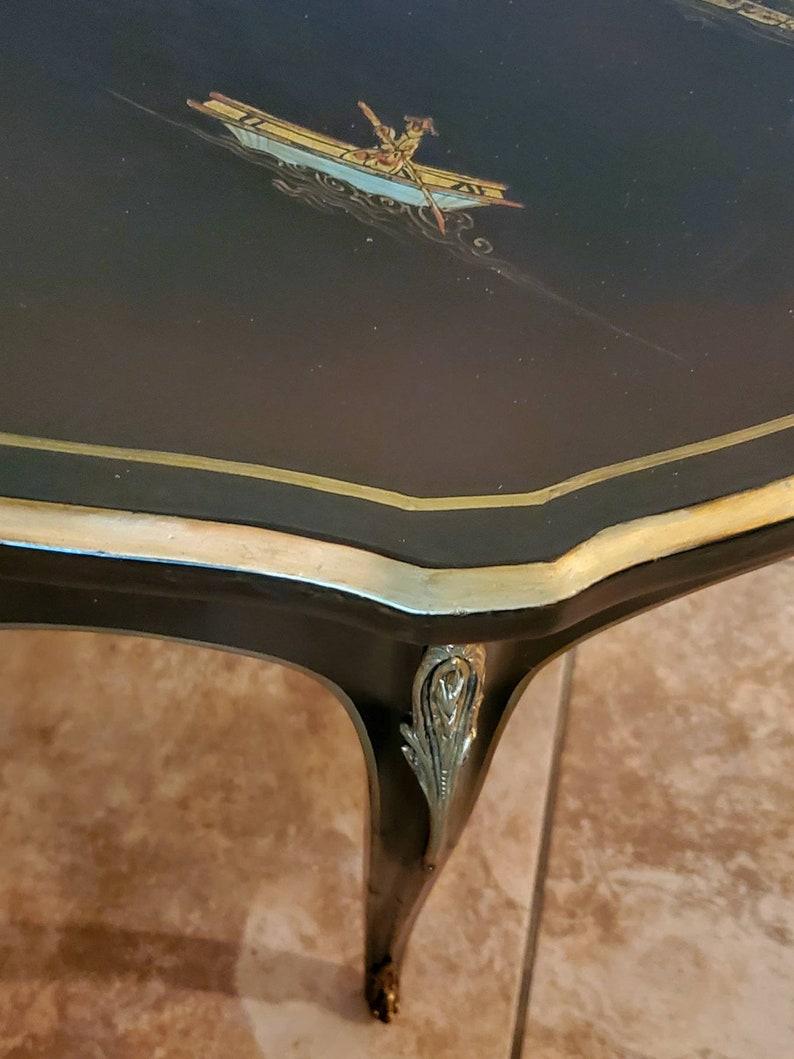 20ième siècle Table basse française Louis XV Chinoiserie, attribuée à Escalier de Cristal en vente