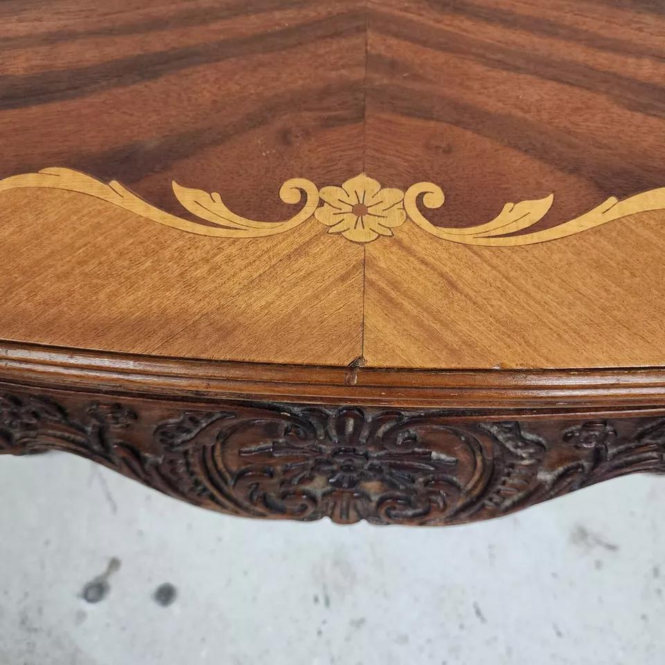 Table basse Louis XV en marqueterie de noyer en vente 10