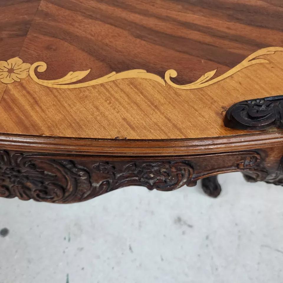 Table basse Louis XV en marqueterie de noyer en vente 11