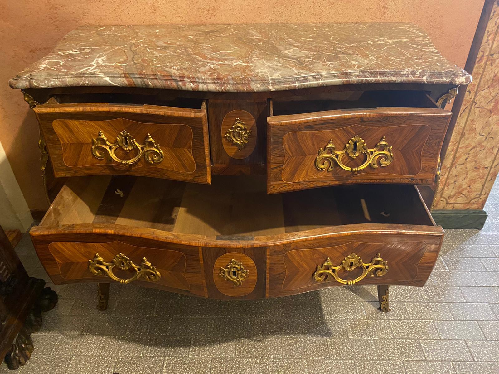 A fine French 18th century Louis XV commode by Leonard Boudin.
Chest of drawers in amaranth and rosewood veneer, with elaborate chiseled gilt bronze mounts, and serpentine shaped Breccia Aurora marble top.
Stamped on the left corner 
