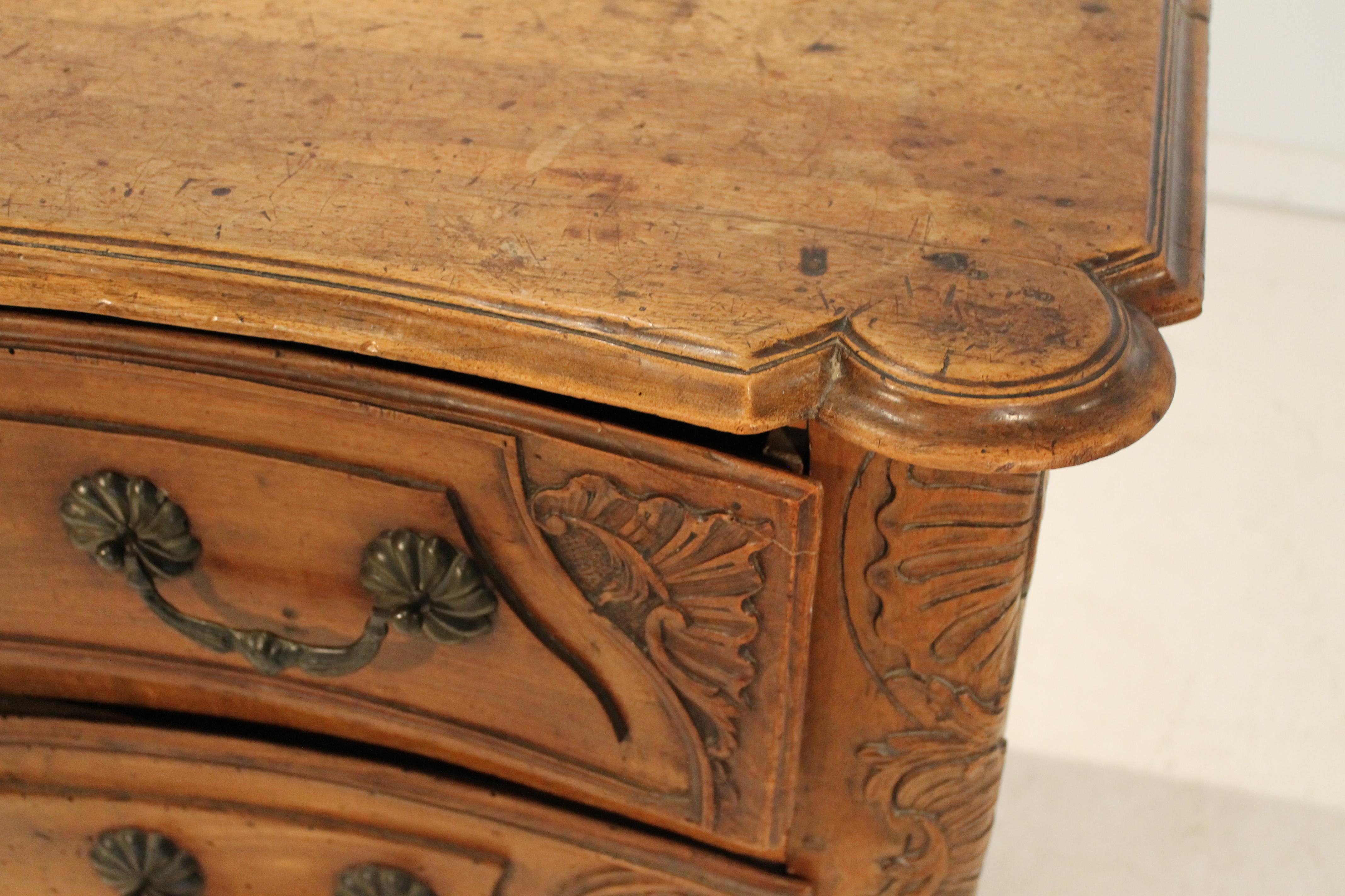 French Louis XV Commode In Good Condition In High Point, NC