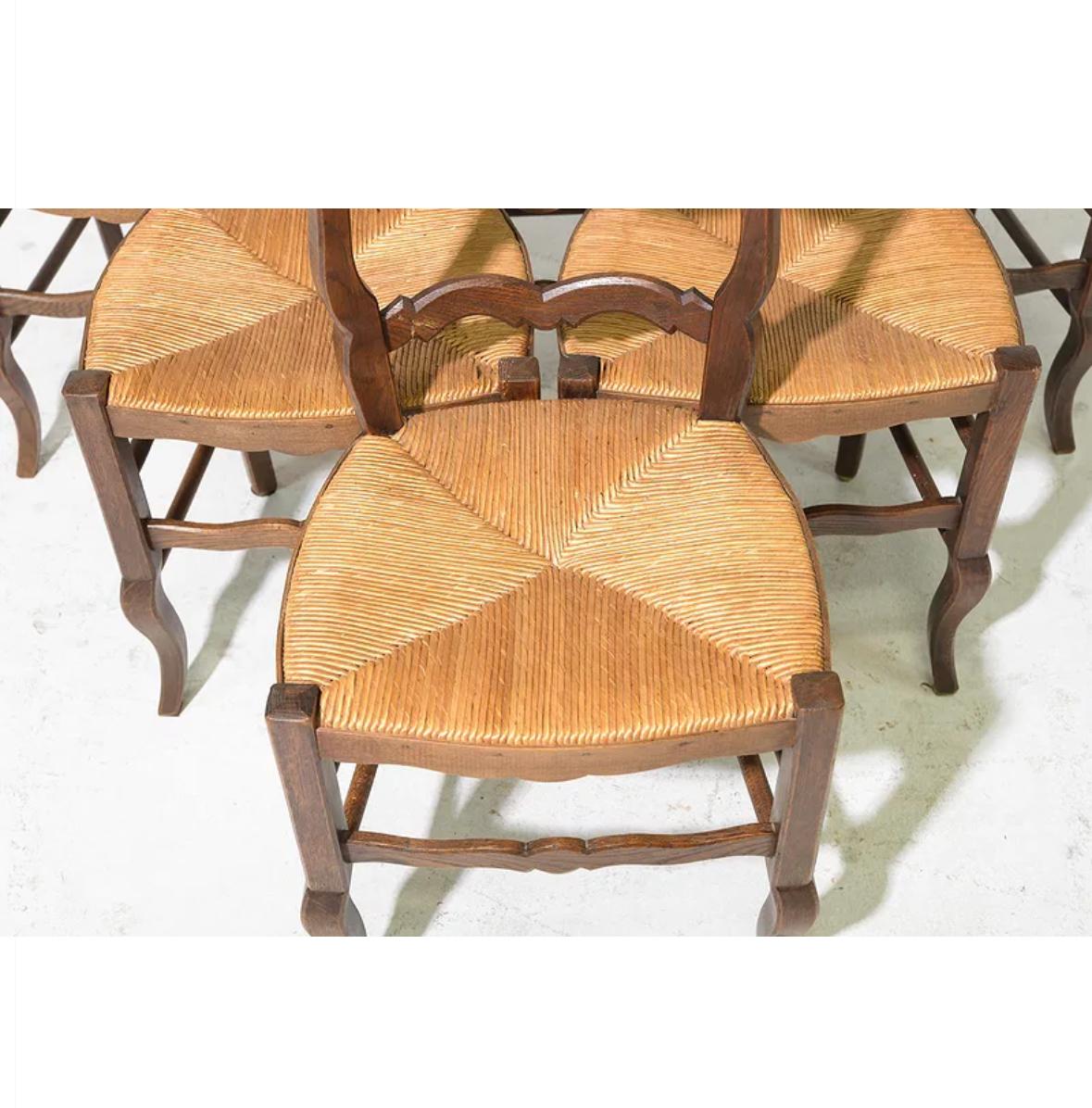 Juego de 6 Sillas de Comedor de Roble de Estilo Francés Luis XV / Country French en Bueno estado para la venta en Pineville, NC
