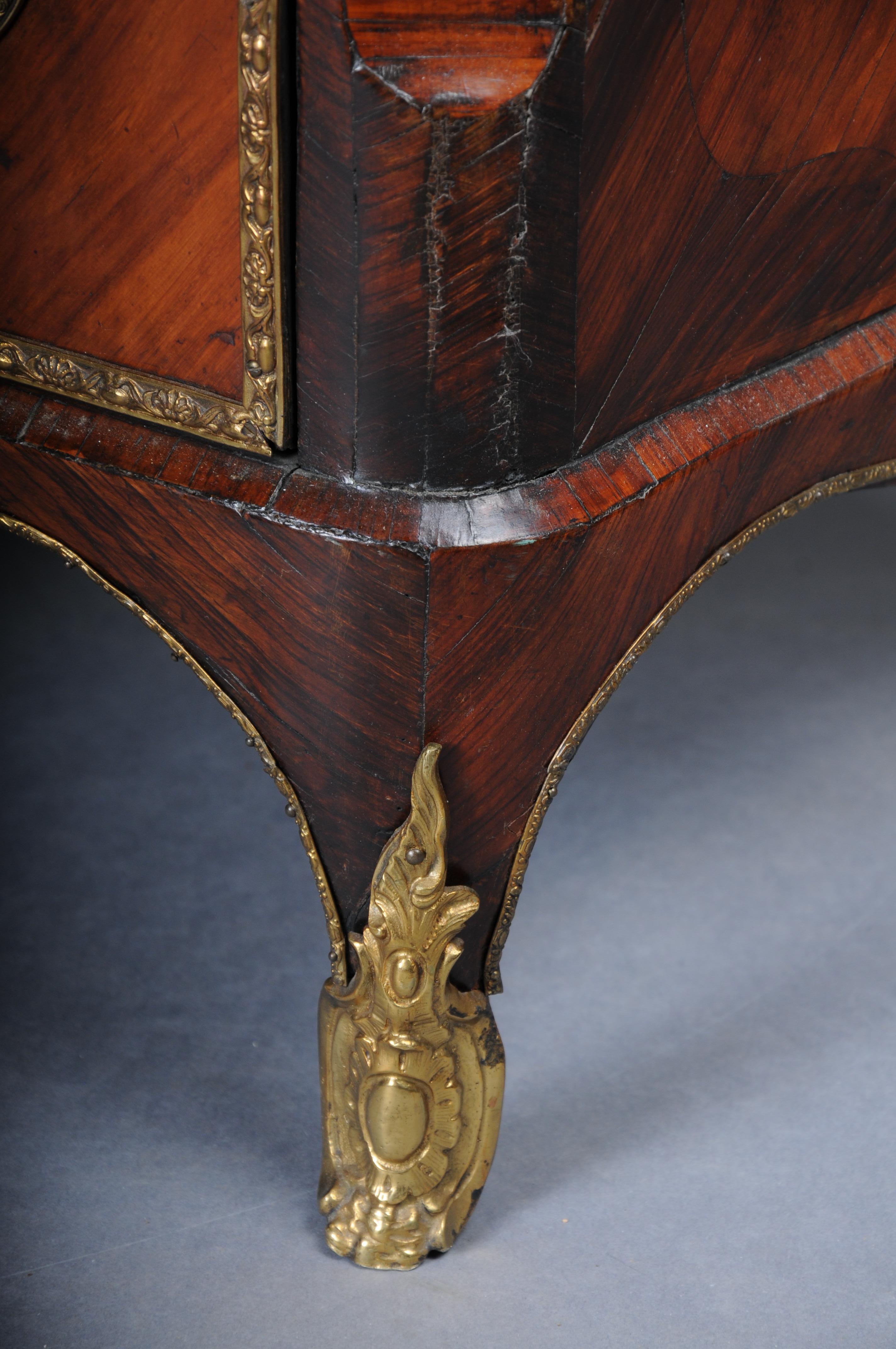 Französisches dekoratives Louis-XV-Vitrinengehäuse im Louis-XV-Stil, signiert Paris um 1860 im Angebot 6