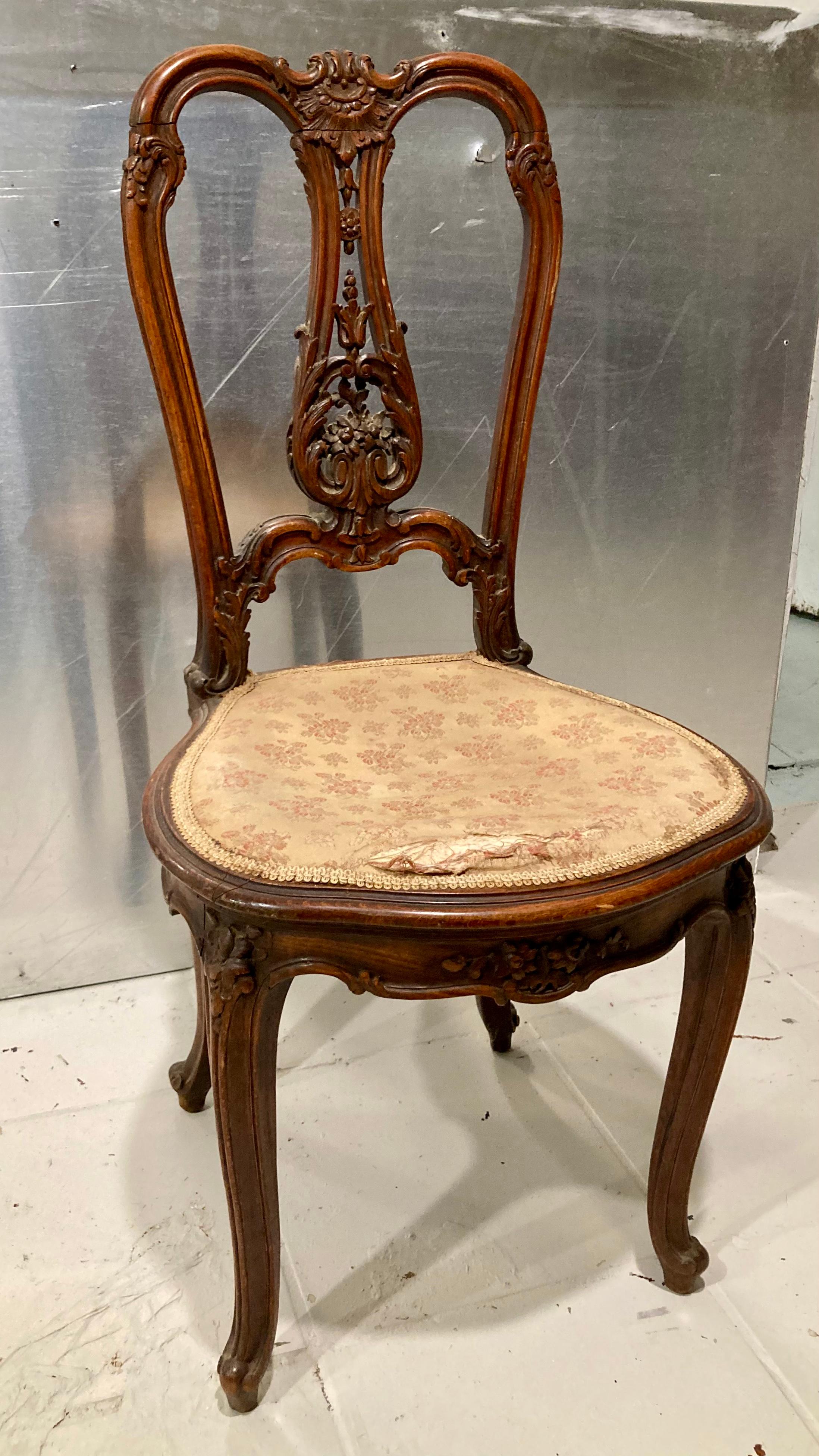 Français Chaise de bureau française Louis XV en vente