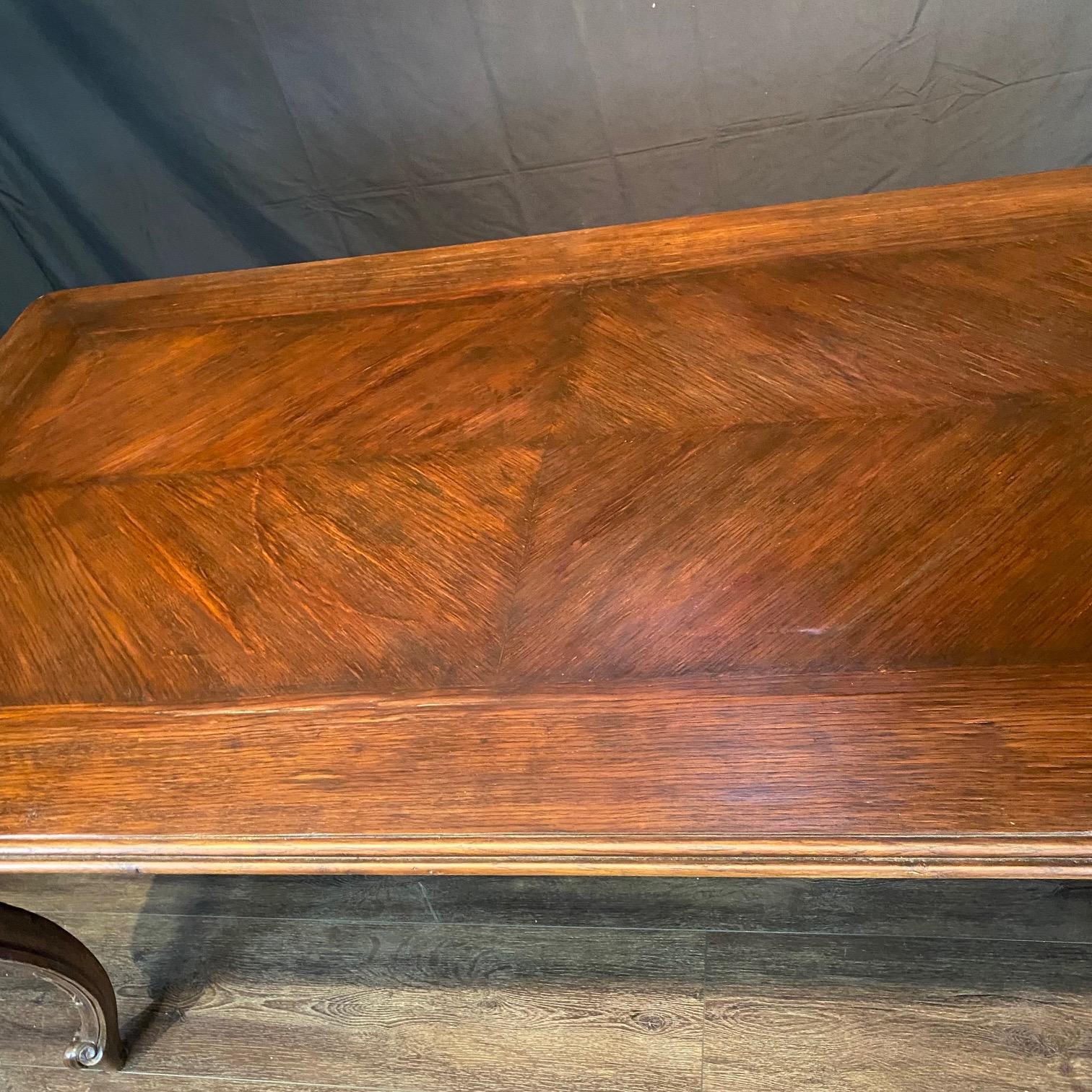 French Louis XV Dining Table or Desk with Museum Quality Carving en venta 1