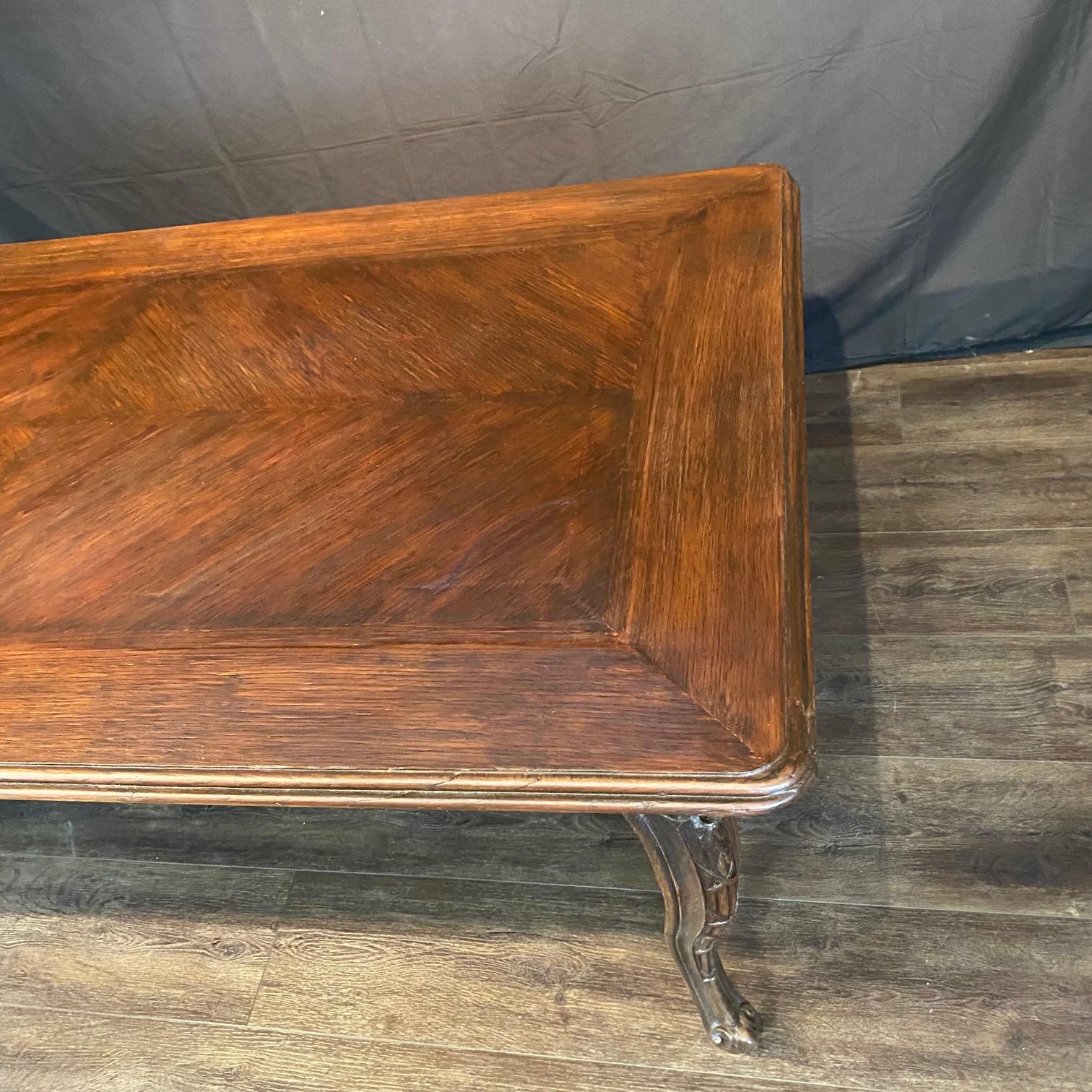 French Louis XV Dining Table or Desk with Museum Quality Carving en venta 2