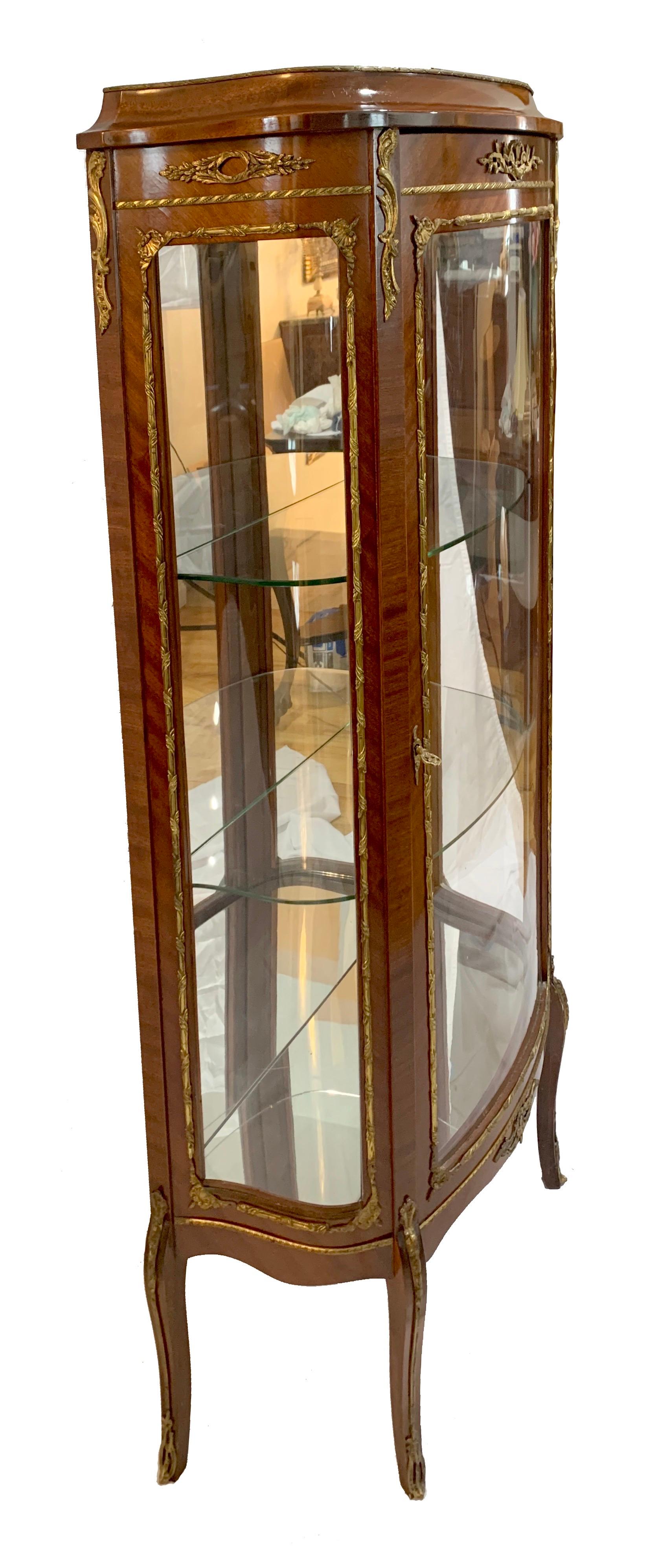 French Louis XV Display Cabinet Vitrine with Bronze Mounts In Good Condition In West Hartford, CT