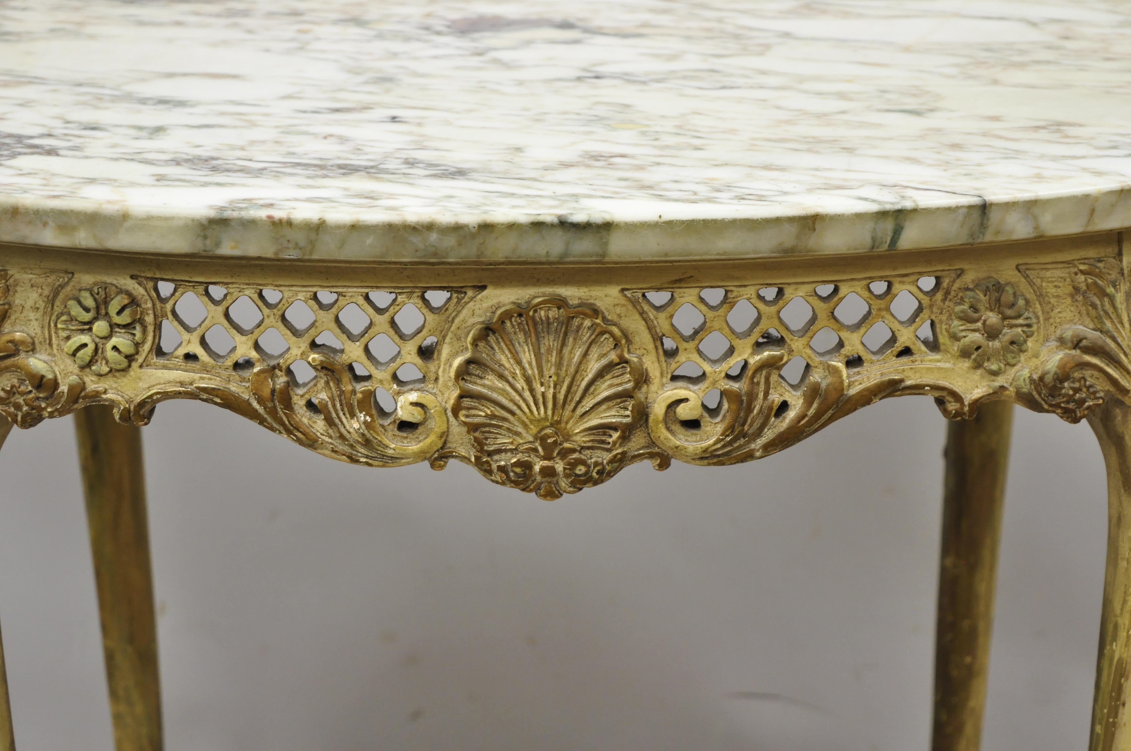 French Louis XV Distress Painted Oval Marble-Top Pierce Carved Accent Table In Good Condition In Philadelphia, PA