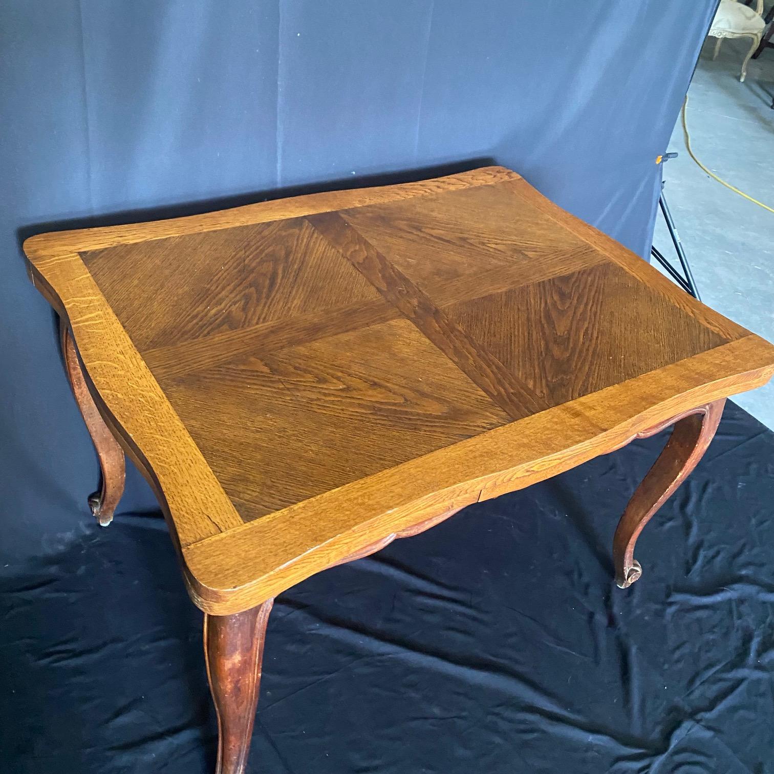 Mesa de comedor de granja francesa Luis XV extensible y de estilo provincial en Bueno estado para la venta en Hopewell, NJ