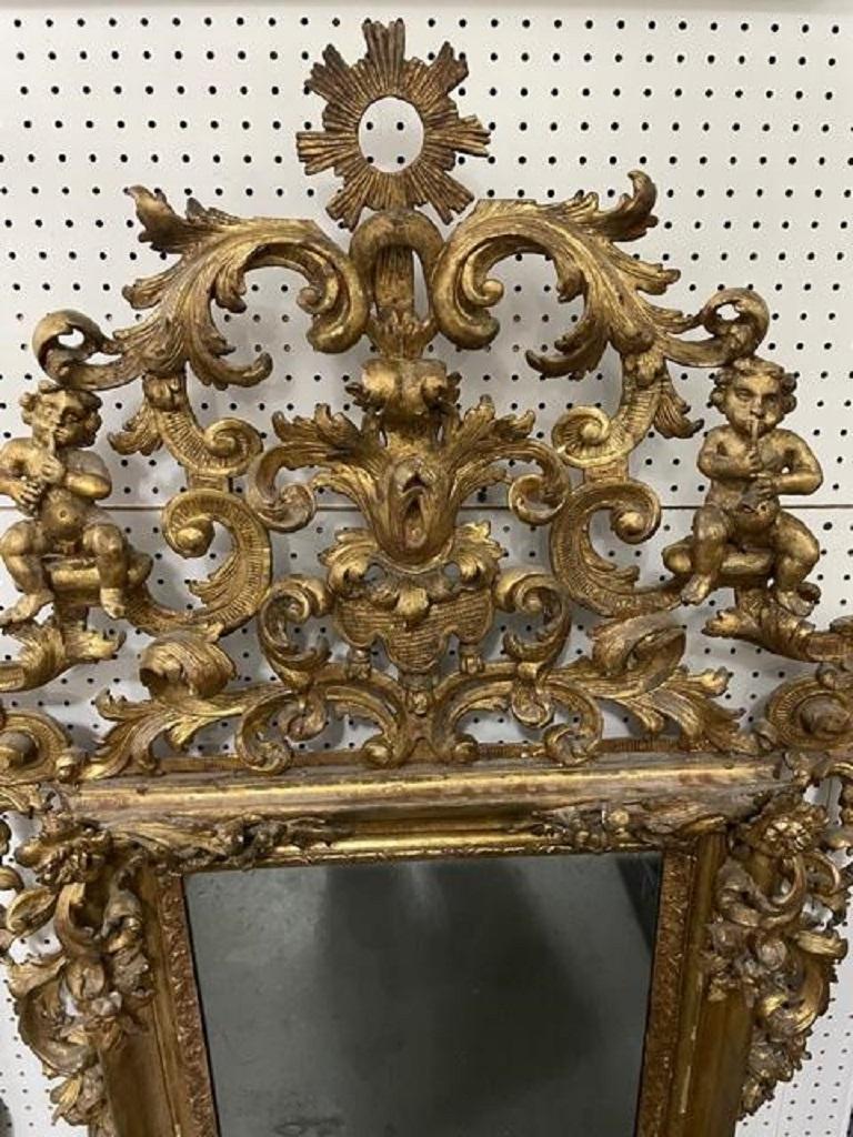 French Louis XV Filigree Carved Giltwood Wall Mirror In Good Condition For Sale In New York, NY