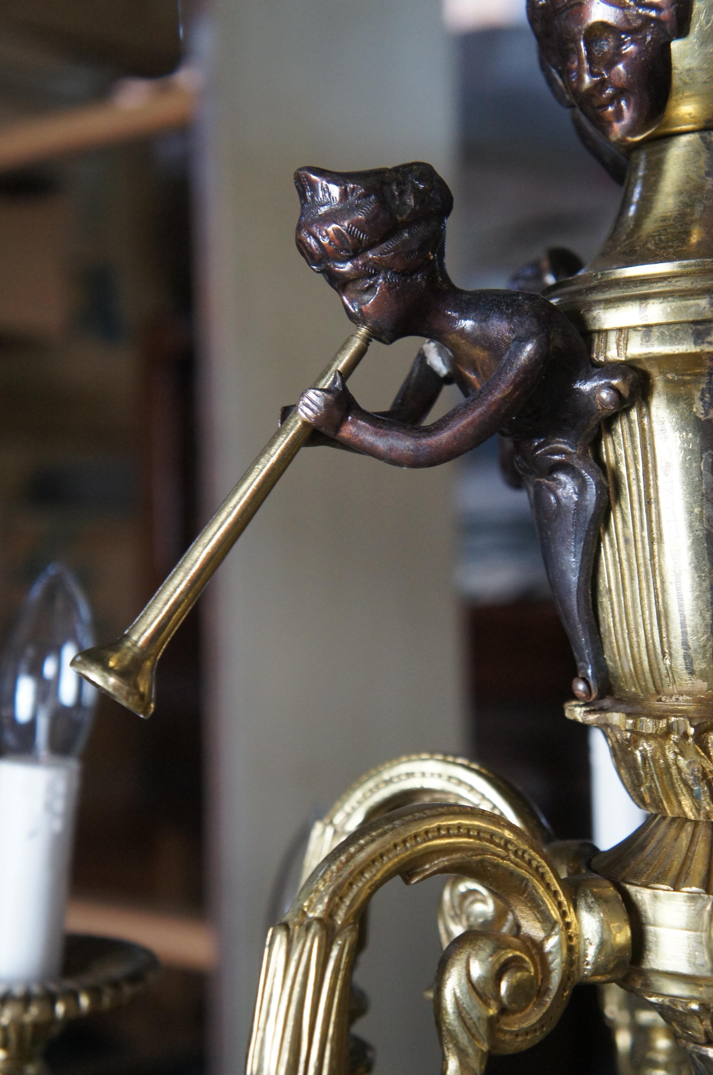 Bronze Lustre français Louis XV à 24 bras en bronze doré avec trompette d'ange chérubin 33 po. en vente